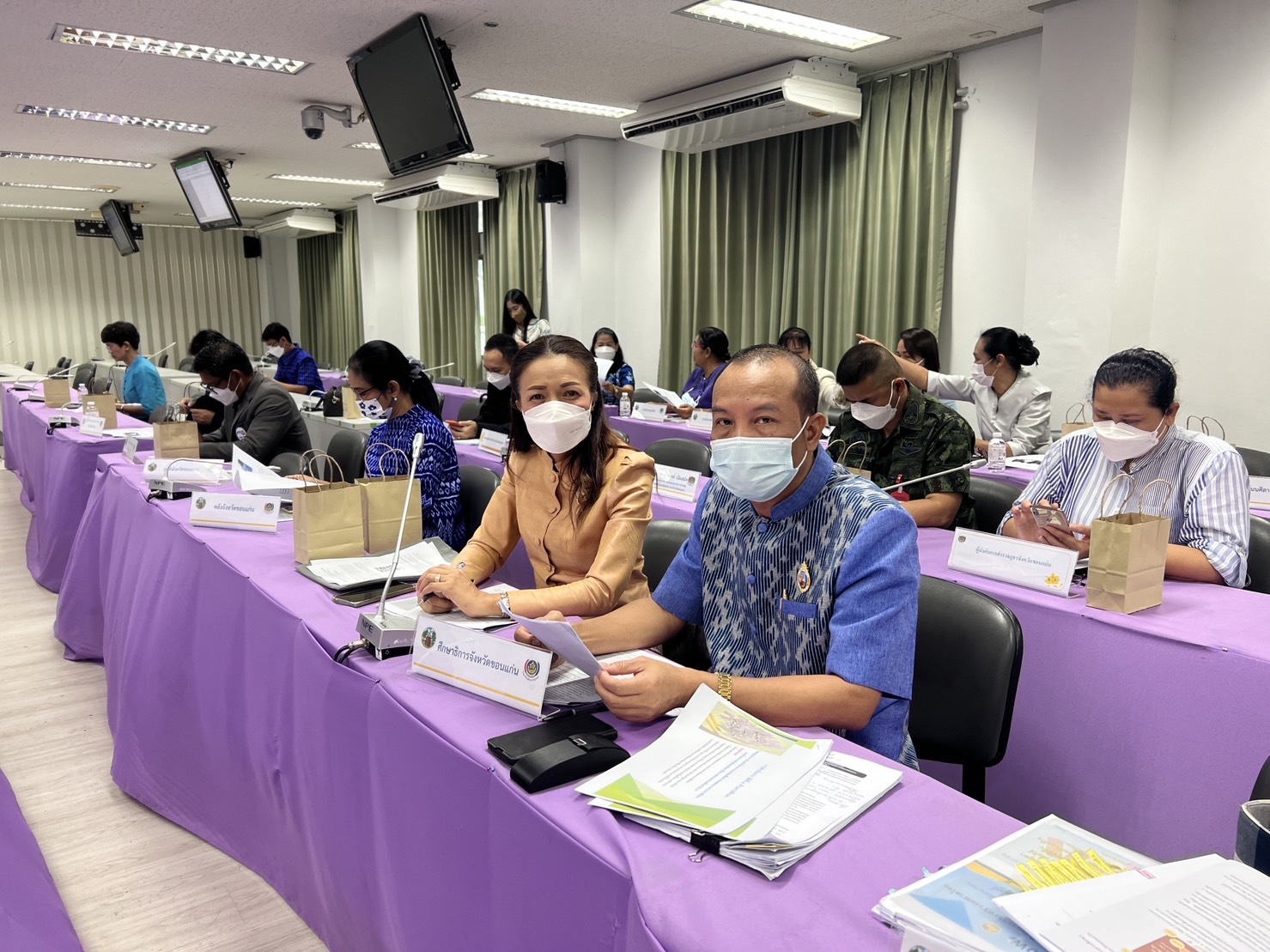 จังหวัดขอนแก่น : การประชุมคณะกรรมการบริหารศูนย์อำนวยการขจัดความยากจนและพัฒนาคนทุกช่วงวัยอย่างยั่งยืน ตามหลักปรัชญาของเศรษฐกิจพอเพียงจังหวัดขอนแก่น (คจพ.จ.)ครั้งที่ 5/2565