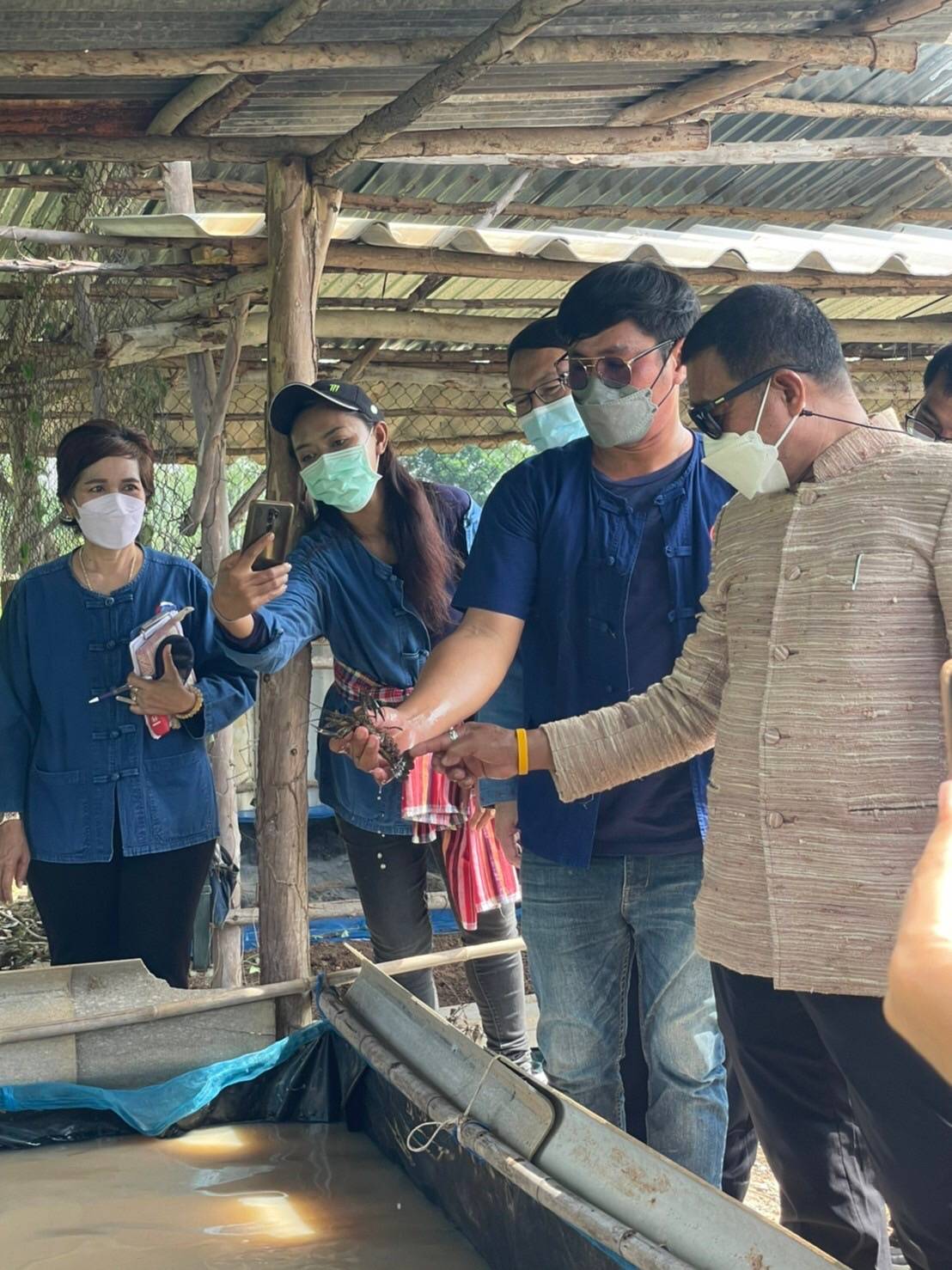 จังหวัดขอนแก่น : ติดตามตรวจเยี่ยมให้กำลังใจครัวเรือนต้นแบบ “โคก หนอง นา” ในระดับพื้นที่ อำเภอเมืองขอนแก่น