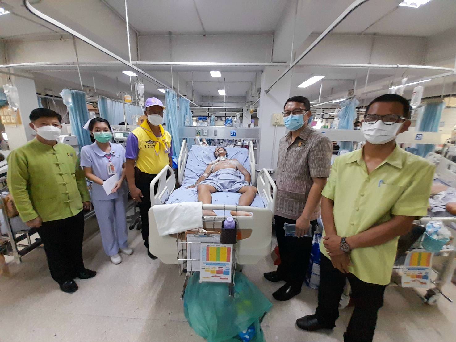 พช.ขอนแก่น : เยี่ยมให้กำลังใจผู้ป่วย รายนายนคร  ทองสา จิตอาสาที่ได้รับอุบัติเหตุ ขณะปฏิบัติหน้าที่จิตอาสา