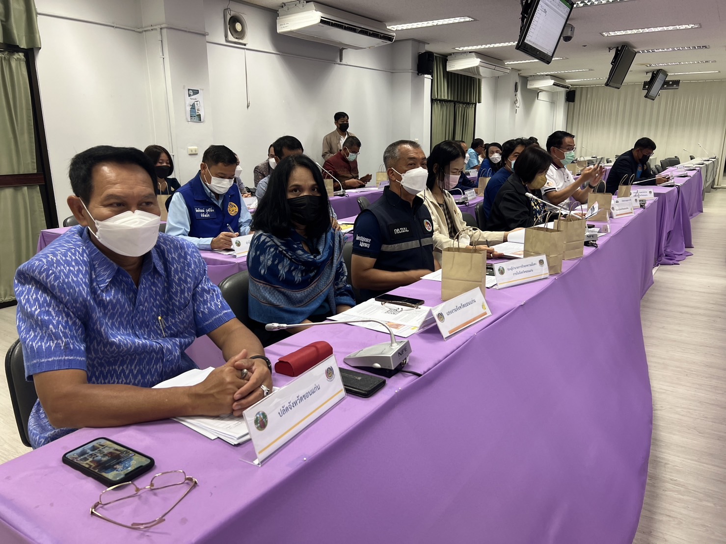 จังหวัดขอนแก่น : การประชุมคณะกรรมการบริหารศูนย์อำนวยการขจัดความยากจนและพัฒนาคนทุกช่วงวัยอย่างยั่งยืน ตามหลักปรัชญาของเศรษฐกิจพอเพียงจังหวัดขอนแก่น (คจพ.จ.)ครั้งที่ 5/2565