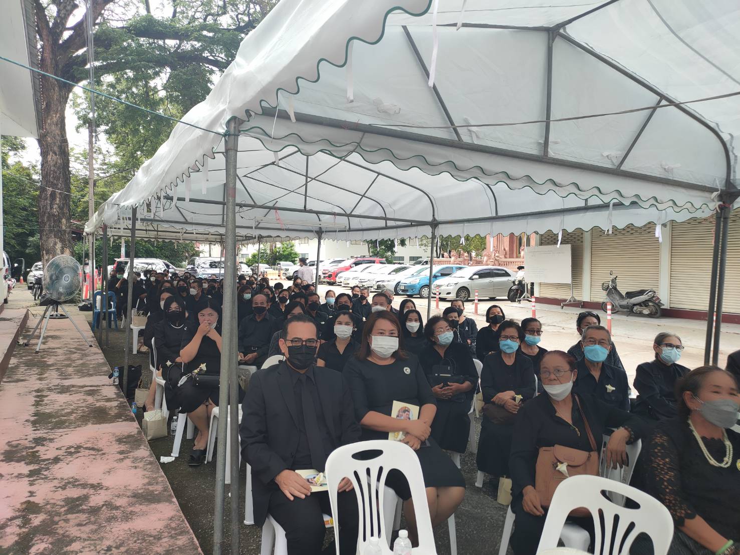 พช.ขอนแก่น : ร่วมงานพิธีพระราชทานเพลิงศพ คุณสุขุม ขวัญยืน สามีของนางลาภมณี ขวัญยืน เจ้าพนักงานพัฒนาชุมชนชำนาญงาน สำนักงานพัฒนาชุมชนอำเภอเมืองขอนแก่น