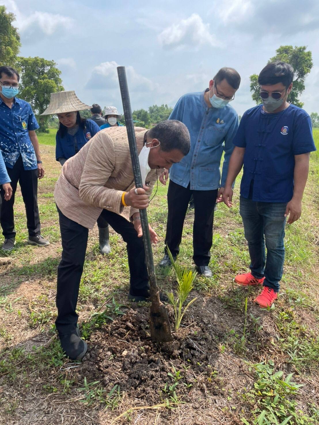 จังหวัดขอนแก่น : ติดตามตรวจเยี่ยมให้กำลังใจครัวเรือนต้นแบบ “โคก หนอง นา” ในระดับพื้นที่ อำเภอเมืองขอนแก่น