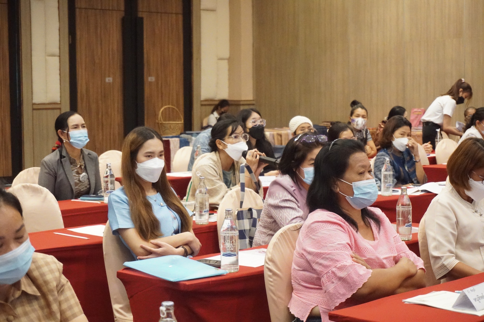 พช.ขอนแก่น : ร่วมการประชุมเชิงปฏิบัติการติดตามประเมินผลการดำเนินงานโครงการยกระดับผ้าทออีสานสู่สากลและการตลาดผ้าทออีสานในอนาคต “มหกรรมผ้าทออีสานสู่สากล Thailand Esan Fabric Expo 2021– 2022”