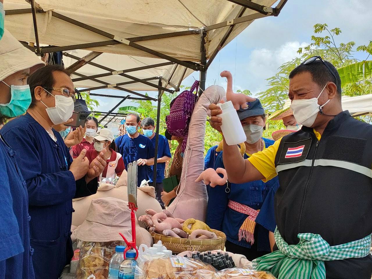 จังหวัดขอนแก่น : คณะกรรมการศูนย์บริหารงานขับเคลื่อนการพัฒนาพื้นที่ต้นแบบการพัฒนาคุณภาพชีวิต ตามหลักทฤษฎีใหม่ประยุกต์สู่ “โคก หนอง นา โมเดล” ระดับจังหวัด ติดตามตรวจเยี่ยมให้กำลังใจครัวเรือนต้นแบบ “โคก หนอง นา” ในระดับพื้นที่ อำเภอเวียงเก่า