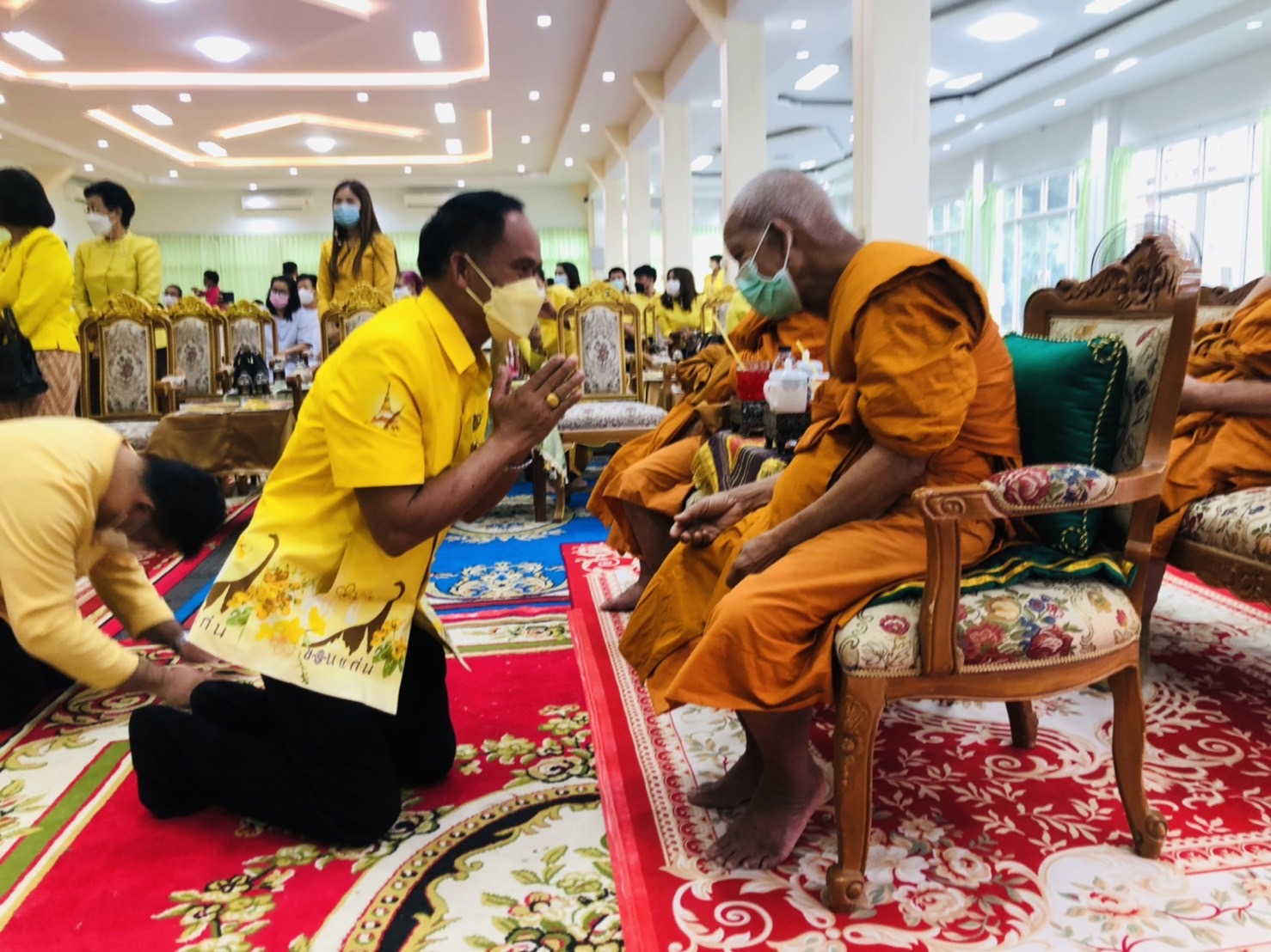 พช.ขอนแก่น : ร่วมพิธีเจริญพระพุทธมนต์ถวายพระพรชัยมงคลแด่ พระบาทสมเด็จพระเจ้าอยู่หัว  สมเด็จพระนางเจ้าสิริกิติ์ พระบรมราชินีนาถ พระบรมราชชนนีพันปีหลวง และสมเด็จพระนางเจ้าสุทิดา พัชรสุธาพิมลลักษณ พระบรมราชินี ประจำปีพุทธศักราช 2565