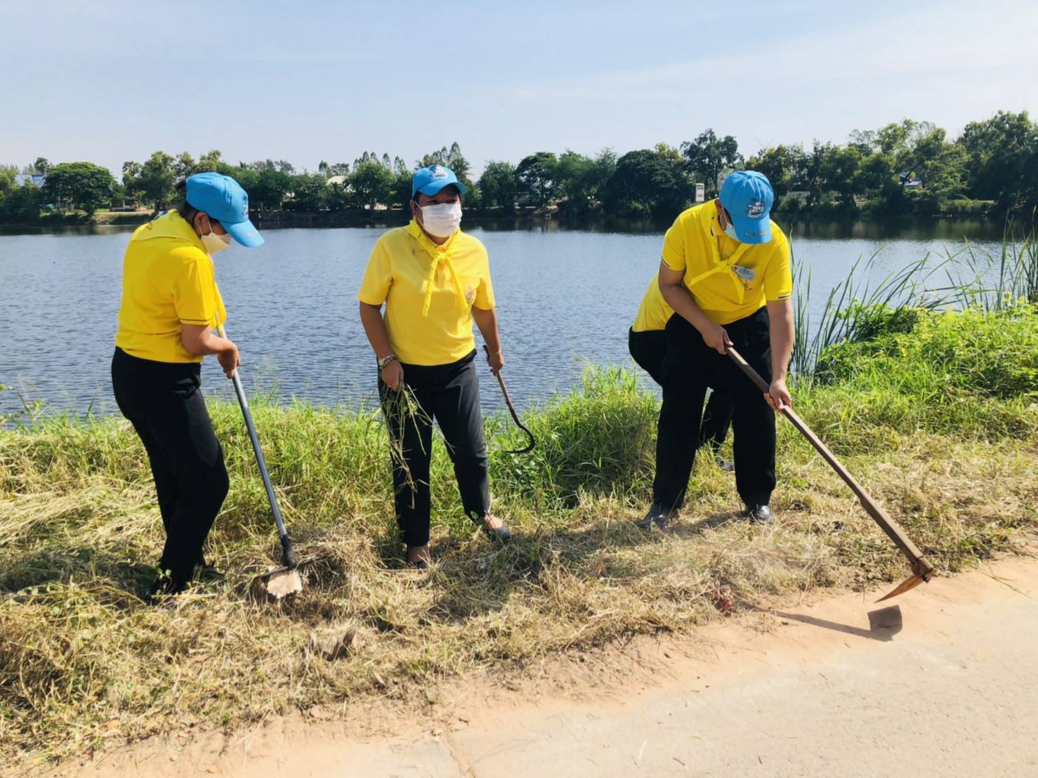 พช. ขอนแก่น : ร่วมกิจกรรมจิตอาสาพัฒนาเนื่องในวันคล้ายวันสวรรคตพระบาทสมเด็จพระบรมชนกาธิเบศร มหาภูมิพลอดุลยเดชมหาราช บรมนาถบพิตร  ประจำปี พ.ศ. 2565