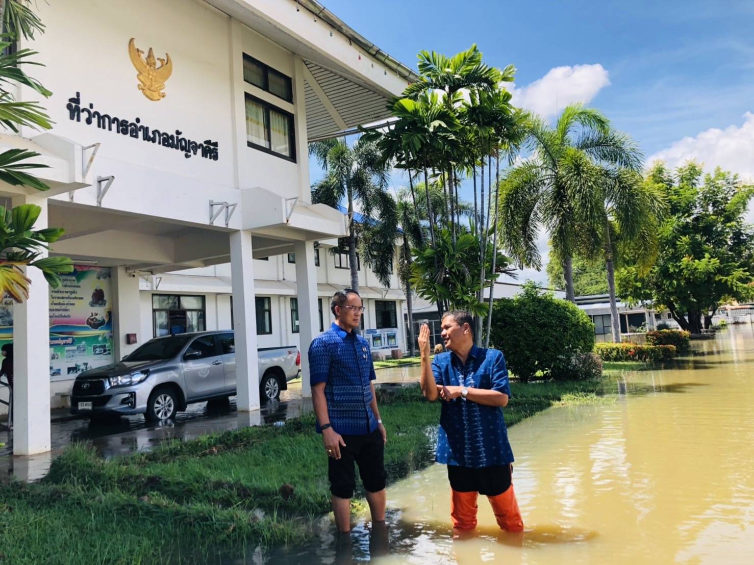 พช.ขอนแก่น : ลงพื้นตรวจเยี่ยมพร้อมให้กำลังใจแก่เจ้าหน้าที่พัฒนาชุมชนผู้ปฏิบัติงาน ภายใต้สถานการณ์น้ำท่วม ในพื้นที่อำเภอพระยืน อำเภอมัญจาคีรี และอำเภอชนบท  เพื่อขับเคลื่อนภารกิจกรมการพัฒนาชุมชน ในการยกระดับคุณภาพชีวิตประชาชน