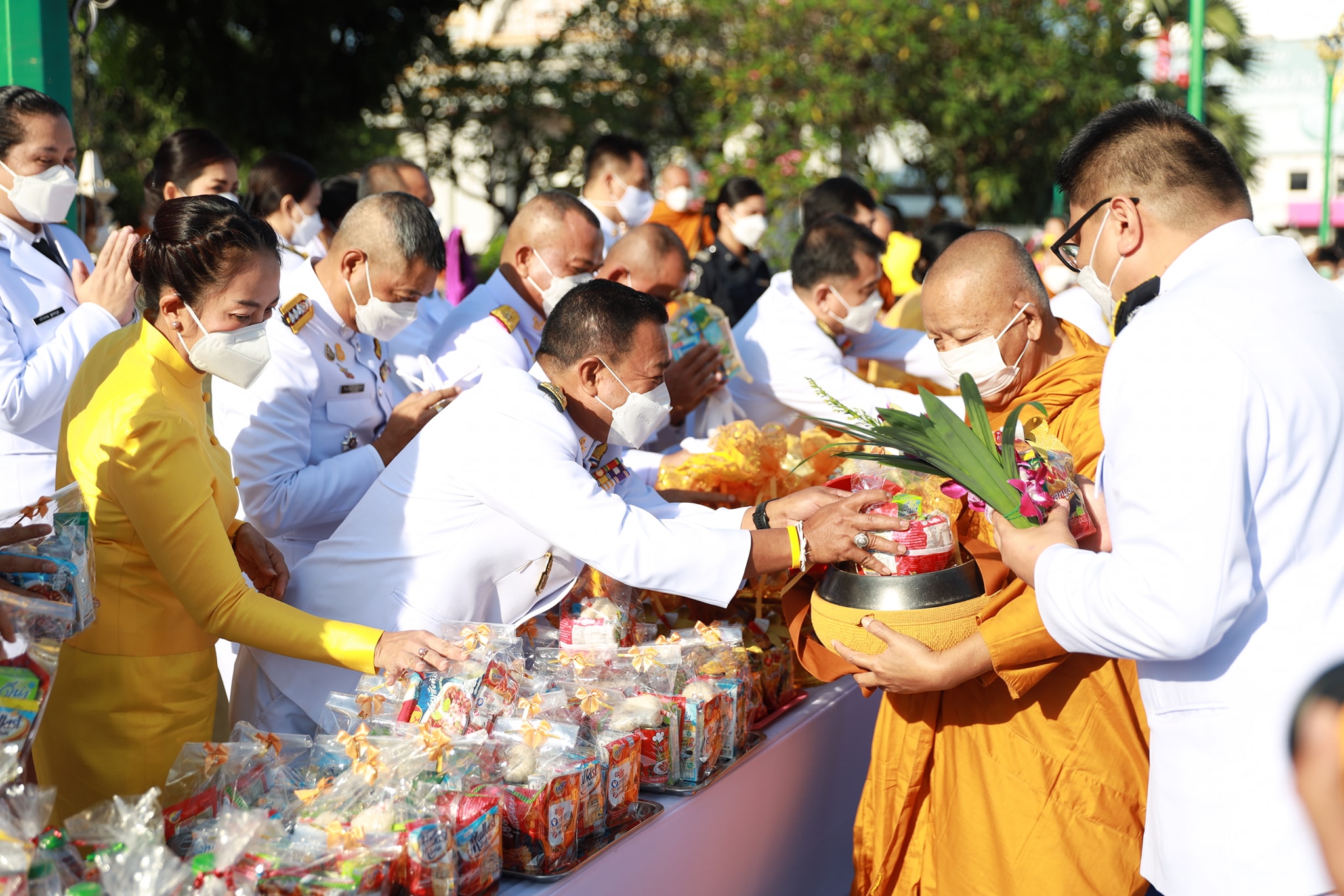 พช.ขอนแก่น : ร่วมพิธีทำบุญตักบาตรถวายพระราชกุศล เนื่องในวันคล้ายวันสวรรคตพระบาทสมเด็จพระบรมชนกาธิเบศรมหาภูมิพลอดุลยเดชมหาราช บรมนาถบพิตร 13 ตุลาคม 2565