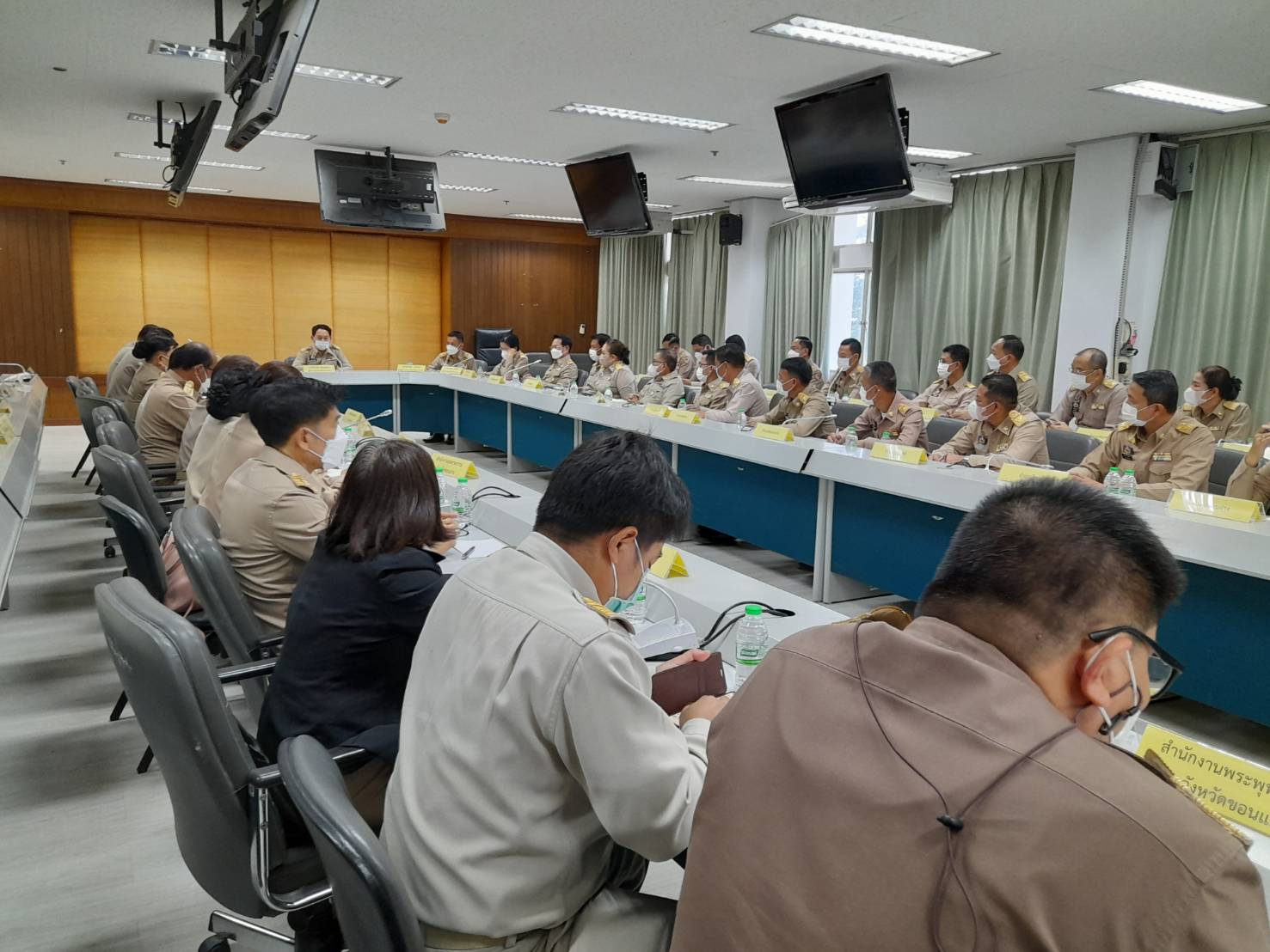 พช.ขอนแก่น : ร่วมประชุมรับมอบนโยบาย โดยผู้ว่าฯขอนแก่น (นายไกรสร กองฉลาด) ชูนโยบาย 3 ด้านคุณภาพชีวิตประชาชน ประสิทธิภาพการทำงาน และสร้างโอกาสเศรษฐกิจ