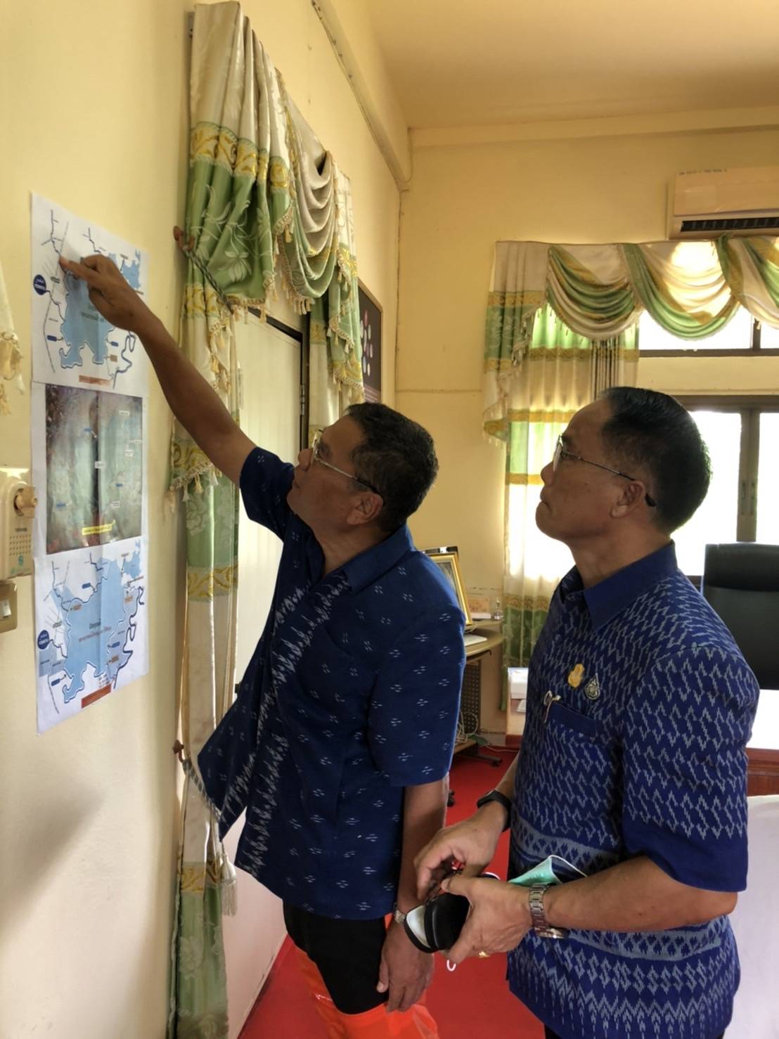 พช.ขอนแก่น : ลงพื้นตรวจเยี่ยมพร้อมให้กำลังใจแก่เจ้าหน้าที่พัฒนาชุมชนผู้ปฏิบัติงาน ภายใต้สถานการณ์น้ำท่วม ในพื้นที่อำเภอพระยืน อำเภอมัญจาคีรี และอำเภอชนบท  เพื่อขับเคลื่อนภารกิจกรมการพัฒนาชุมชน ในการยกระดับคุณภาพชีวิตประชาชน