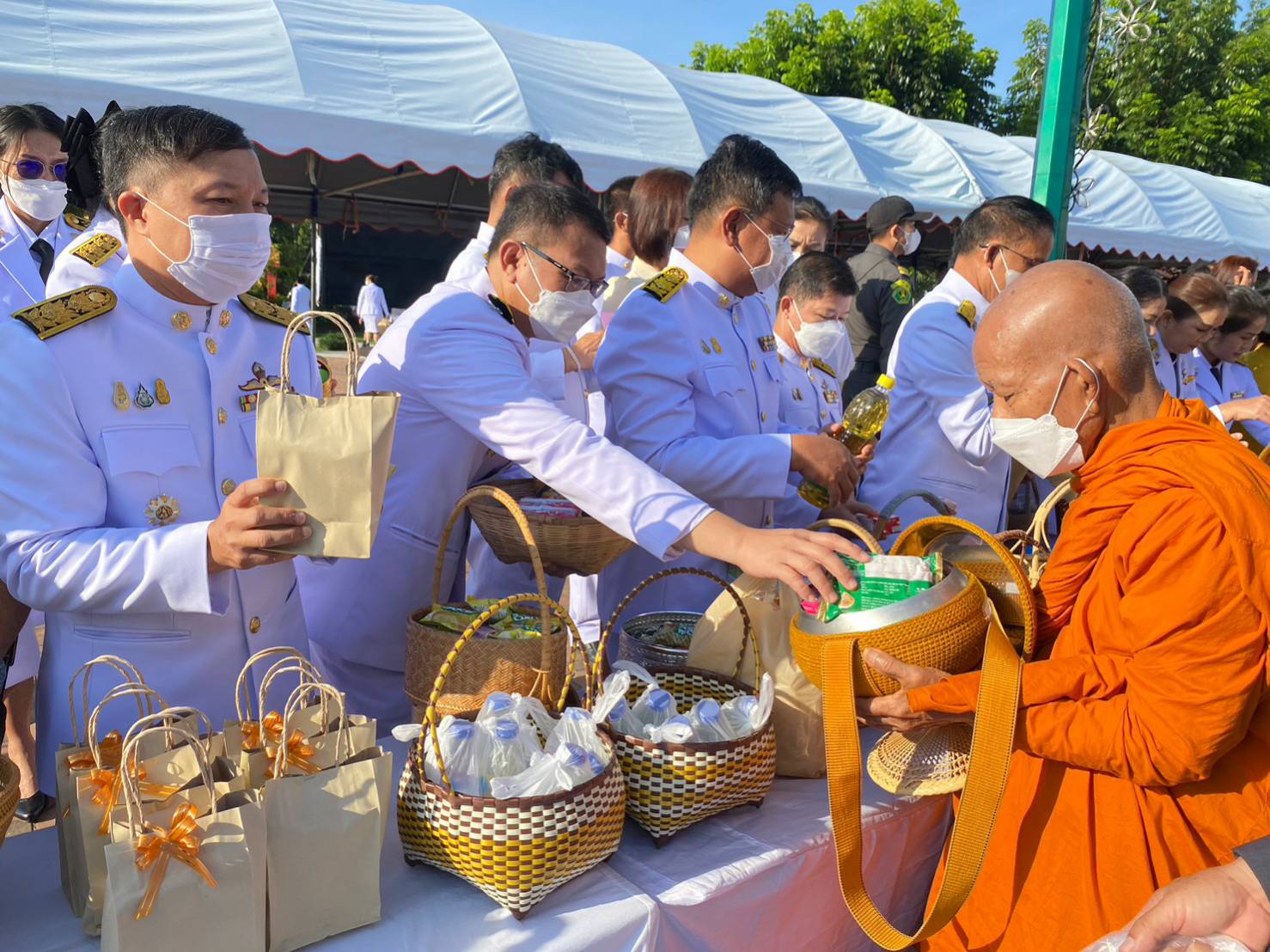 พช.ขอนแก่น : ร่วมพิธีทำบุญตักบาตรถวายพระราชกุศล เนื่องในวันคล้ายวันสวรรคตพระบาทสมเด็จพระบรมชนกาธิเบศรมหาภูมิพลอดุลยเดชมหาราช บรมนาถบพิตร 13 ตุลาคม 2565