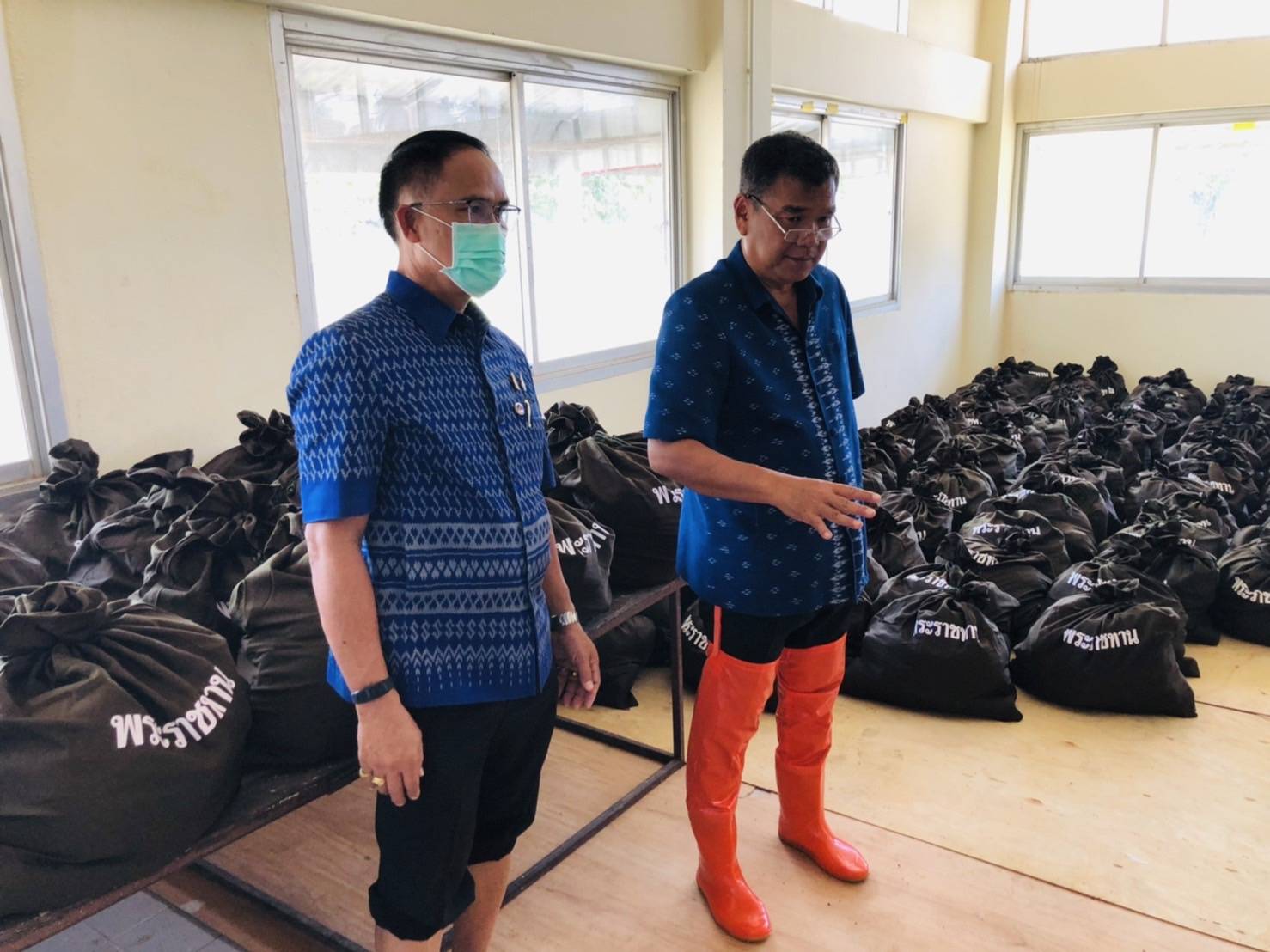 พช.ขอนแก่น : ลงพื้นตรวจเยี่ยมพร้อมให้กำลังใจแก่เจ้าหน้าที่พัฒนาชุมชนผู้ปฏิบัติงาน ภายใต้สถานการณ์น้ำท่วม ในพื้นที่อำเภอพระยืน อำเภอมัญจาคีรี และอำเภอชนบท  เพื่อขับเคลื่อนภารกิจกรมการพัฒนาชุมชน ในการยกระดับคุณภาพชีวิตประชาชน