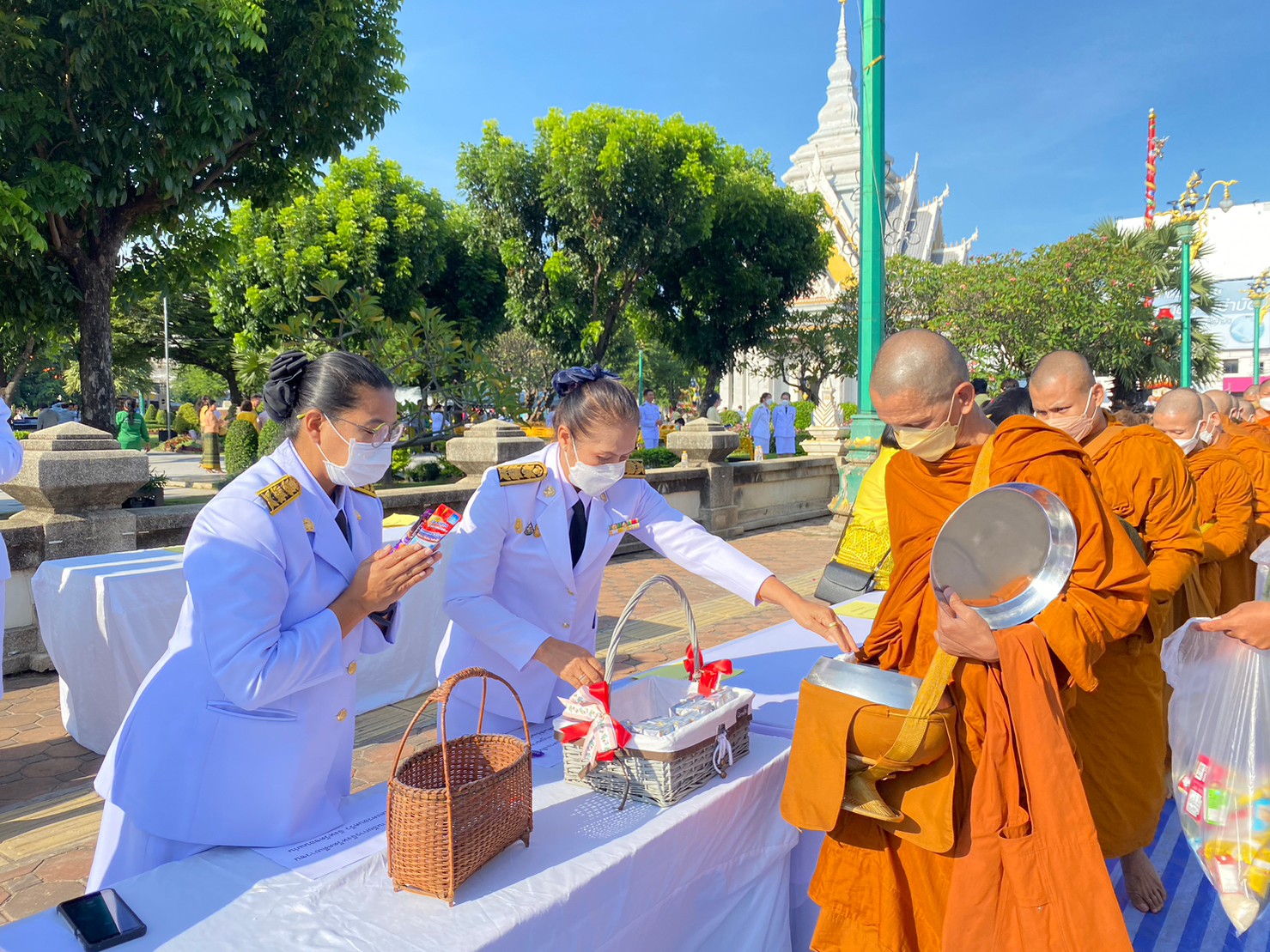 พช.ขอนแก่น : ร่วมพิธีทำบุญตักบาตรถวายพระราชกุศล เนื่องในวันคล้ายวันสวรรคตพระบาทสมเด็จพระบรมชนกาธิเบศรมหาภูมิพลอดุลยเดชมหาราช บรมนาถบพิตร 13 ตุลาคม 2565