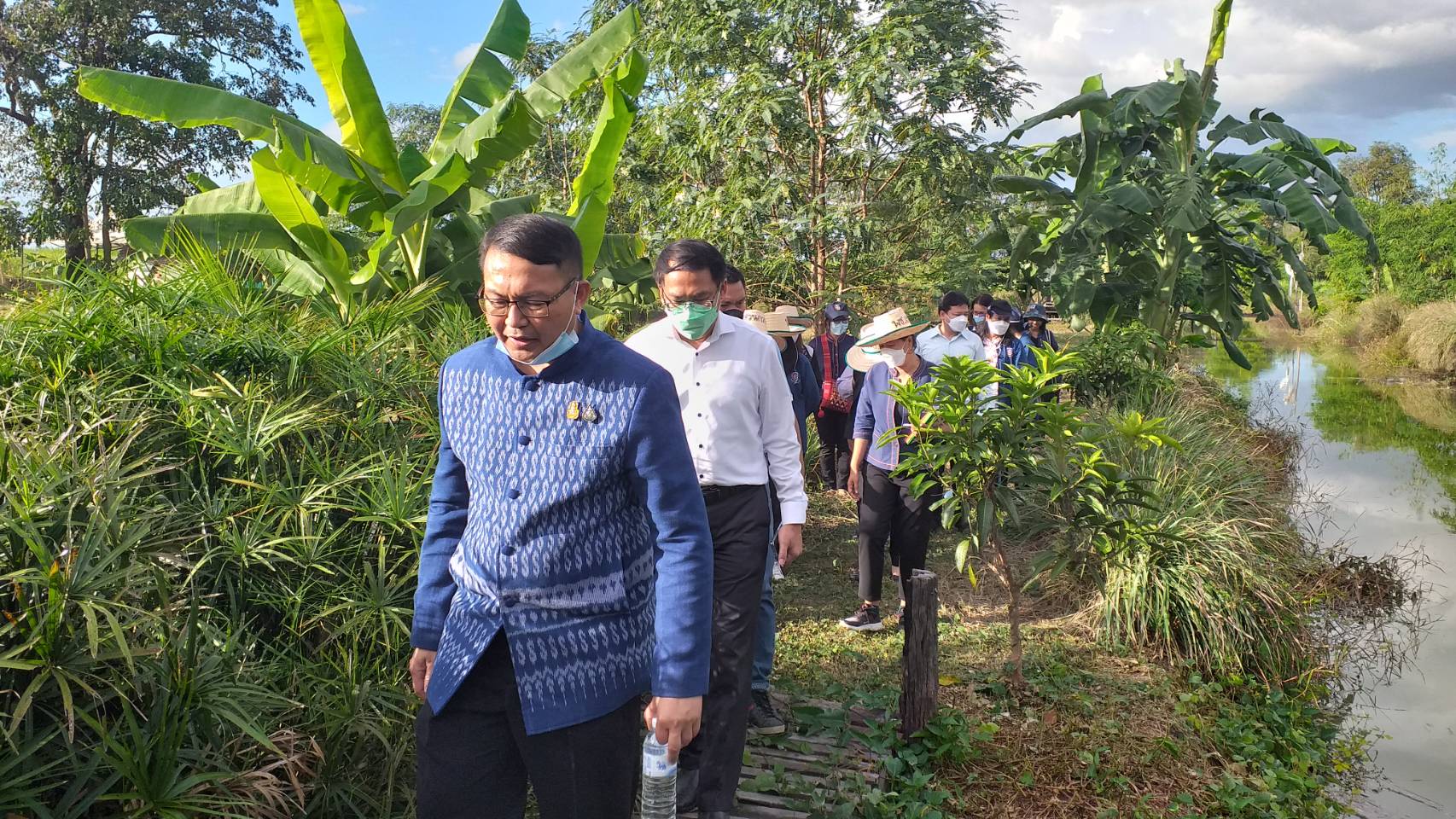 พช.ขอนแก่น : รับการติดตามผลการดำเนินงานและผลการใช้จ่ายเงินกู้ ตามพระราชกำหนดให้อำนาจกระทรวงการคลัง กู้เงินเพื่อแก้ไขปัญหา เยียวยา และพื้นฟูเศรษฐกิจและสังคมที่ได้รับผลกระทบจากการระบาดของ โรคติดเชื้อไวรัสโคโรนา 2019 พ.ศ. 2563 และพระราชกำหนดให้อำนาจกระทรวงการคลังกู้เงิน เพื่อแก้ไขปัญหาเศรษฐกิจและสังคม จากการระบาดของโรคติดเชื้อไวรัสโคโรนา 2019 เพิ่มเติม พ.ศ. 2564