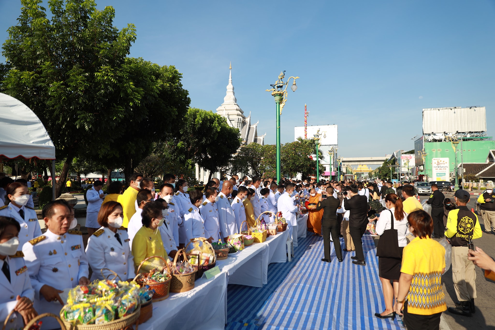 พช.ขอนแก่น : ร่วมพิธีทำบุญตักบาตรถวายพระราชกุศล เนื่องในวันคล้ายวันสวรรคตพระบาทสมเด็จพระบรมชนกาธิเบศรมหาภูมิพลอดุลยเดชมหาราช บรมนาถบพิตร 13 ตุลาคม 2565