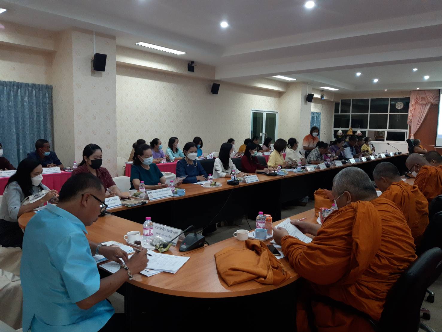 พช.ขอนแก่น : ประชุมขับเคลื่อนการขจัดความยากจนและพัฒนาคนทุกช่วงวัยอย่างยั่งยืนตามหลักปรัชญาของเศรษฐกิจพอเพียง ในระดับพื้นที่ ร่วมกับโครงการ “วัด ประชา รัฐ สร้างสุข” ครั้งที่ 2/2565
