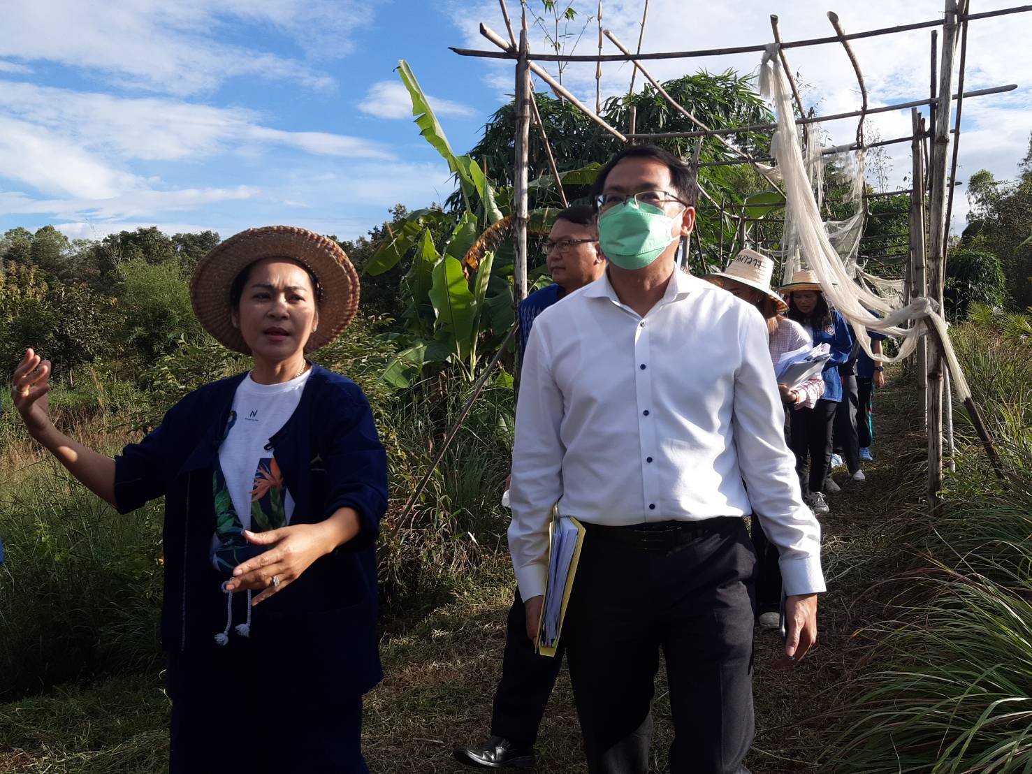 พช.ขอนแก่น : รับการติดตามผลการดำเนินงานและผลการใช้จ่ายเงินกู้ ตามพระราชกำหนดให้อำนาจกระทรวงการคลัง กู้เงินเพื่อแก้ไขปัญหา เยียวยา และพื้นฟูเศรษฐกิจและสังคมที่ได้รับผลกระทบจากการระบาดของ โรคติดเชื้อไวรัสโคโรนา 2019 พ.ศ. 2563 และพระราชกำหนดให้อำนาจกระทรวงการคลังกู้เงิน เพื่อแก้ไขปัญหาเศรษฐกิจและสังคม จากการระบาดของโรคติดเชื้อไวรัสโคโรนา 2019 เพิ่มเติม พ.ศ. 2564