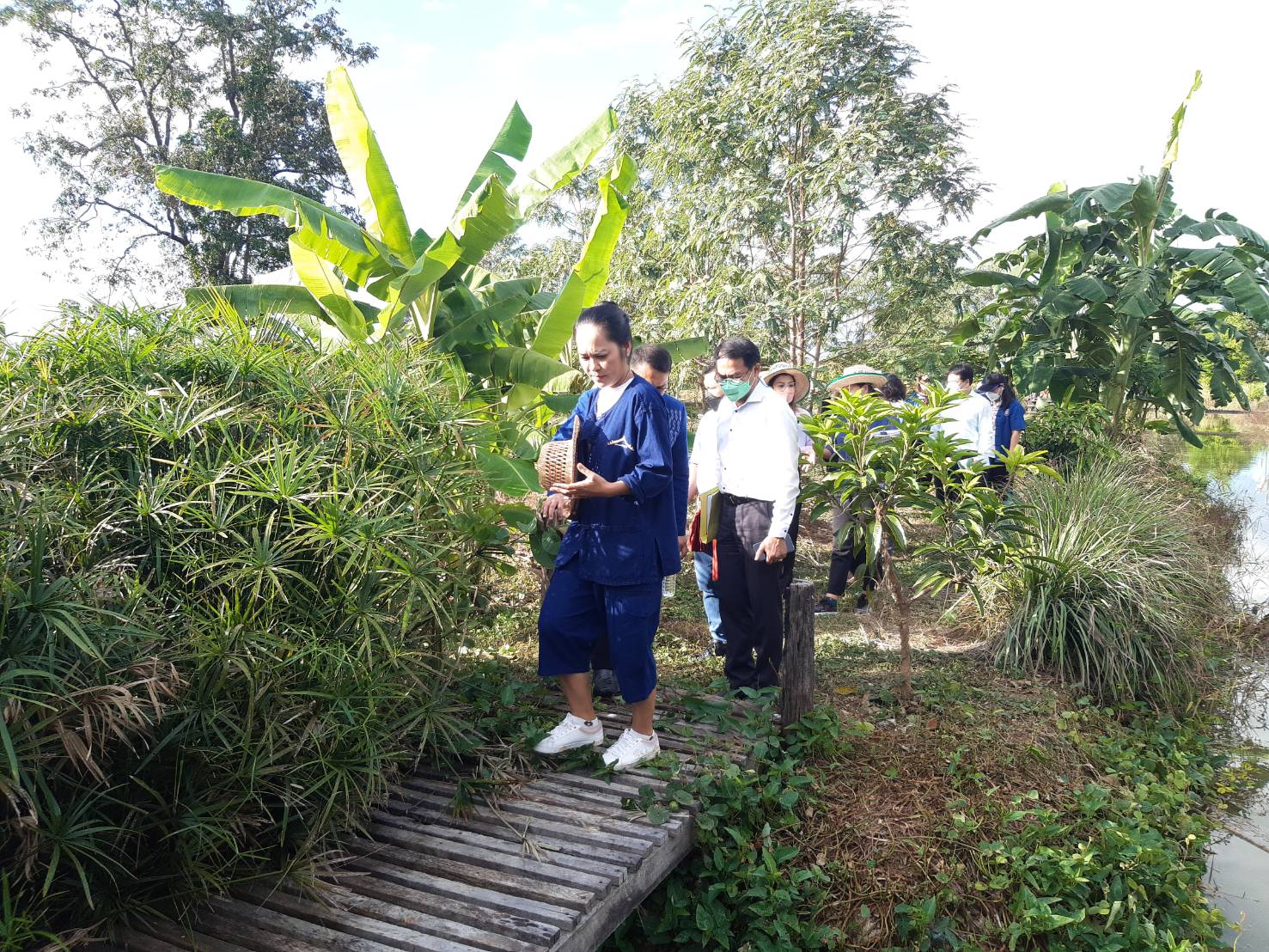 พช.ขอนแก่น : รับการติดตามผลการดำเนินงานและผลการใช้จ่ายเงินกู้ ตามพระราชกำหนดให้อำนาจกระทรวงการคลัง กู้เงินเพื่อแก้ไขปัญหา เยียวยา และพื้นฟูเศรษฐกิจและสังคมที่ได้รับผลกระทบจากการระบาดของ โรคติดเชื้อไวรัสโคโรนา 2019 พ.ศ. 2563 และพระราชกำหนดให้อำนาจกระทรวงการคลังกู้เงิน เพื่อแก้ไขปัญหาเศรษฐกิจและสังคม จากการระบาดของโรคติดเชื้อไวรัสโคโรนา 2019 เพิ่มเติม พ.ศ. 2564