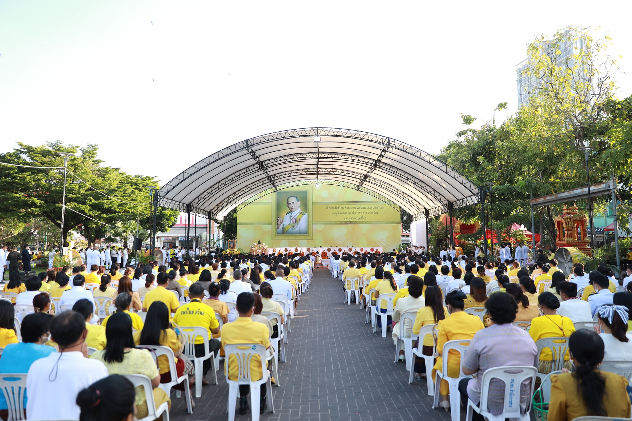 พช.ขอนแก่น : ร่วมพิธีทำบุญตักบาตรถวายพระราชกุศล เนื่องในวันคล้ายวันสวรรคตพระบาทสมเด็จพระบรมชนกาธิเบศรมหาภูมิพลอดุลยเดชมหาราช บรมนาถบพิตร 13 ตุลาคม 2565