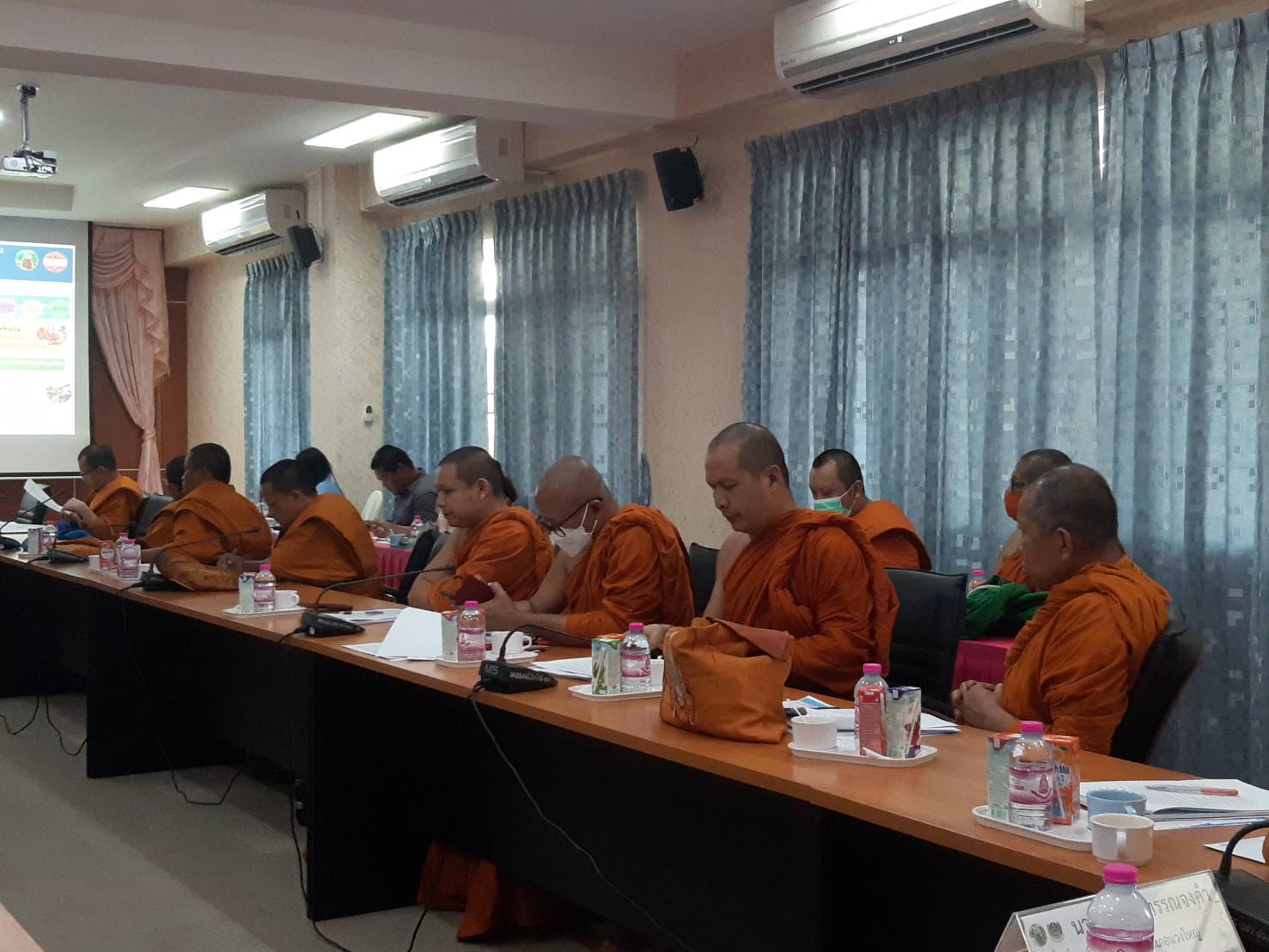 พช.ขอนแก่น : ประชุมขับเคลื่อนการขจัดความยากจนและพัฒนาคนทุกช่วงวัยอย่างยั่งยืนตามหลักปรัชญาของเศรษฐกิจพอเพียง ในระดับพื้นที่ ร่วมกับโครงการ “วัด ประชา รัฐ สร้างสุข” ครั้งที่ 2/2565
