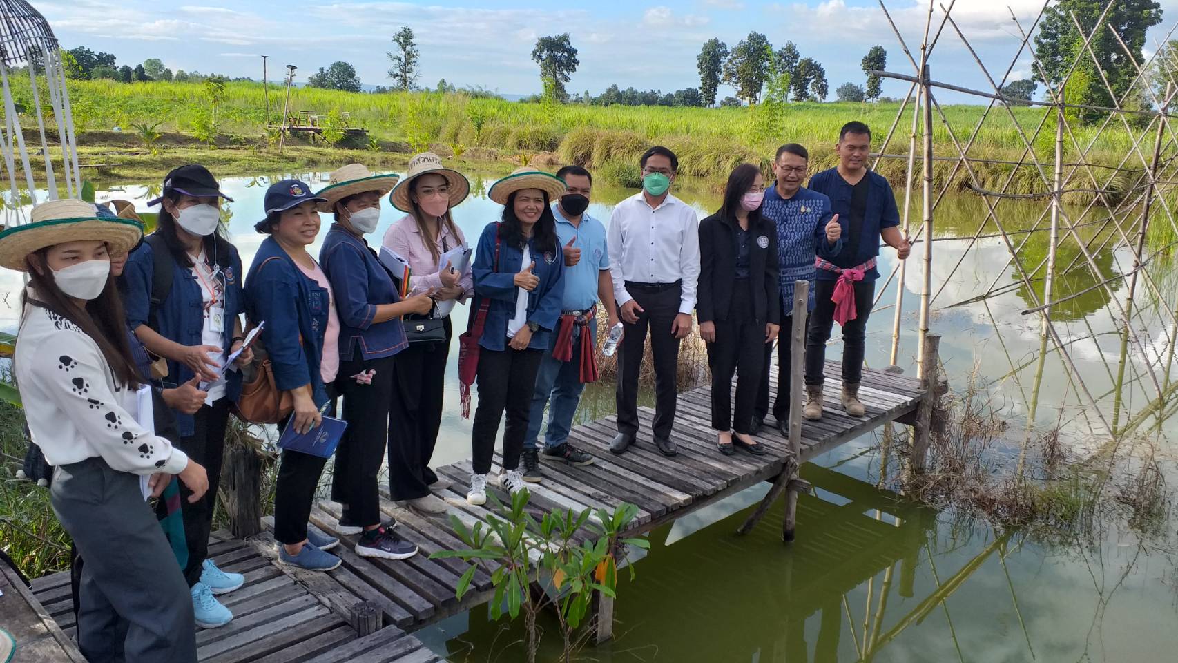 พช.ขอนแก่น : รับการติดตามผลการดำเนินงานและผลการใช้จ่ายเงินกู้ ตามพระราชกำหนดให้อำนาจกระทรวงการคลัง กู้เงินเพื่อแก้ไขปัญหา เยียวยา และพื้นฟูเศรษฐกิจและสังคมที่ได้รับผลกระทบจากการระบาดของ โรคติดเชื้อไวรัสโคโรนา 2019 พ.ศ. 2563 และพระราชกำหนดให้อำนาจกระทรวงการคลังกู้เงิน เพื่อแก้ไขปัญหาเศรษฐกิจและสังคม จากการระบาดของโรคติดเชื้อไวรัสโคโรนา 2019 เพิ่มเติม พ.ศ. 2564