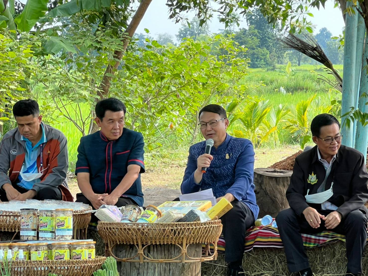 จังหวัดขอนแก่น : ลงพื้นที่ประกวดศูนย์เรียนรู้ครัวเรือนต้นแบบ “โคก หนอง นา พัฒนาชุมชน”  ระดับจังหวัด ประจำปี 2565 พื้นที่อำเภอหนองสองห้อง และอำเภอแวงใหญ่
