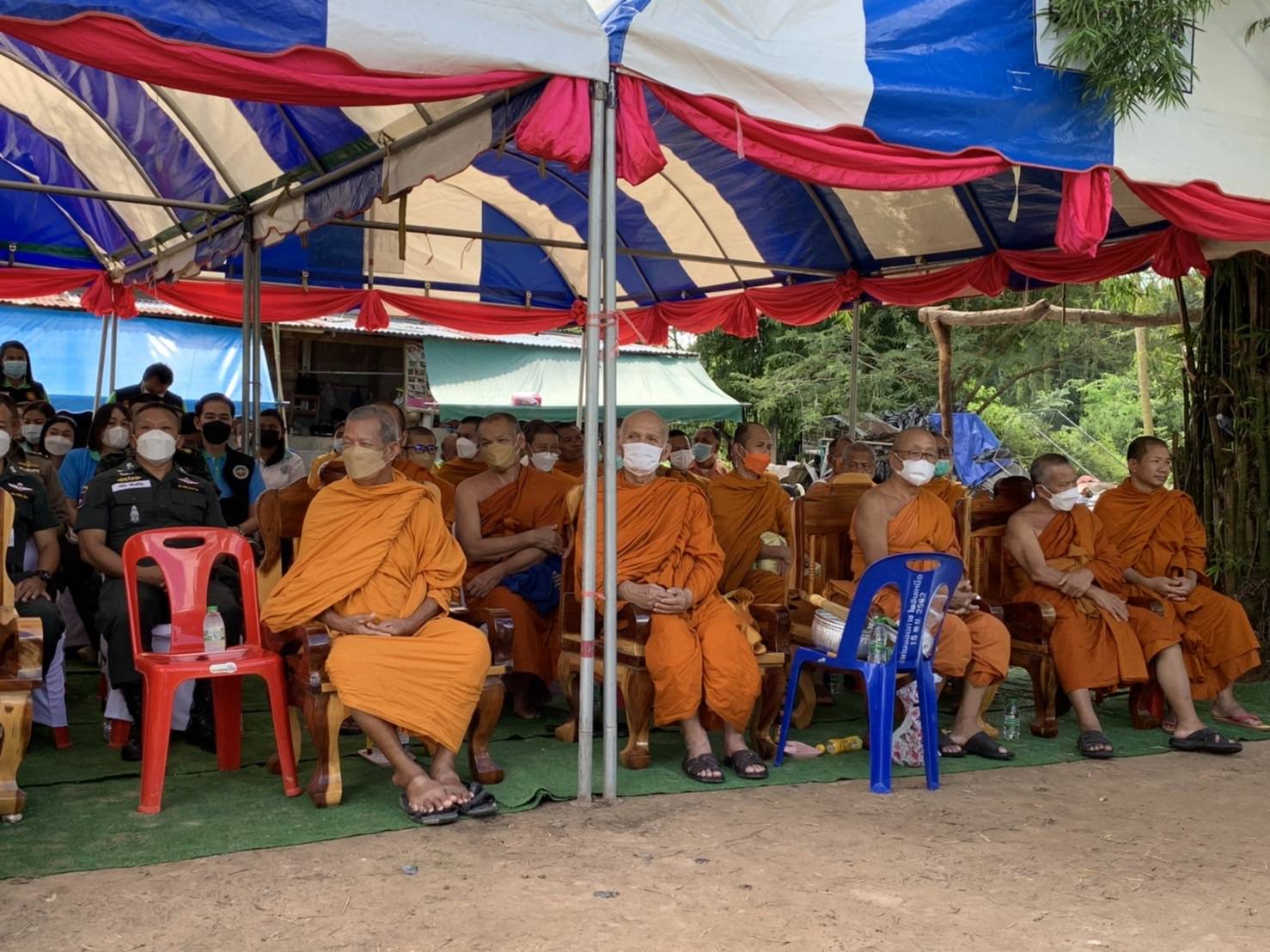 จังหวัดขอนแก่น : ผู้ว่าราชการจังหวัดขอนแก่น (นายไกรสร กองฉลาด) ส่งมอบบ้านให้กับครัวเรือนยากจนเป้าหมาย TPMAP “บ้านพลังบวร คนบ้านฝาง สร้างสุขเกื้อกูล” ตามนโยบายขับเคลื่อนการขจัดความยากจนและพัฒนาคนทุกช่วงวัยอย่างยั่งยืนตามหลักปรัชญาของเศรษฐกิจพอเพียง จังหวัดขอนแก่น ในพื้นที่อำเภอบ้านฝาง