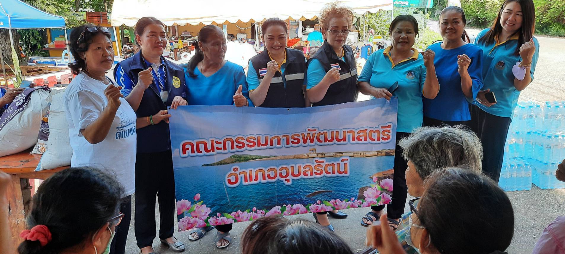 พช.ขอนแก่น : ผนึกกำลังคณะกรรมการพัฒนาสตรีจังหวัด(กพสจ.) ช่วยเหลือผู้ประสบอุทกภัยพื้นที่อำเภออุบลรัตน์ จังหวัดขอนแก่น