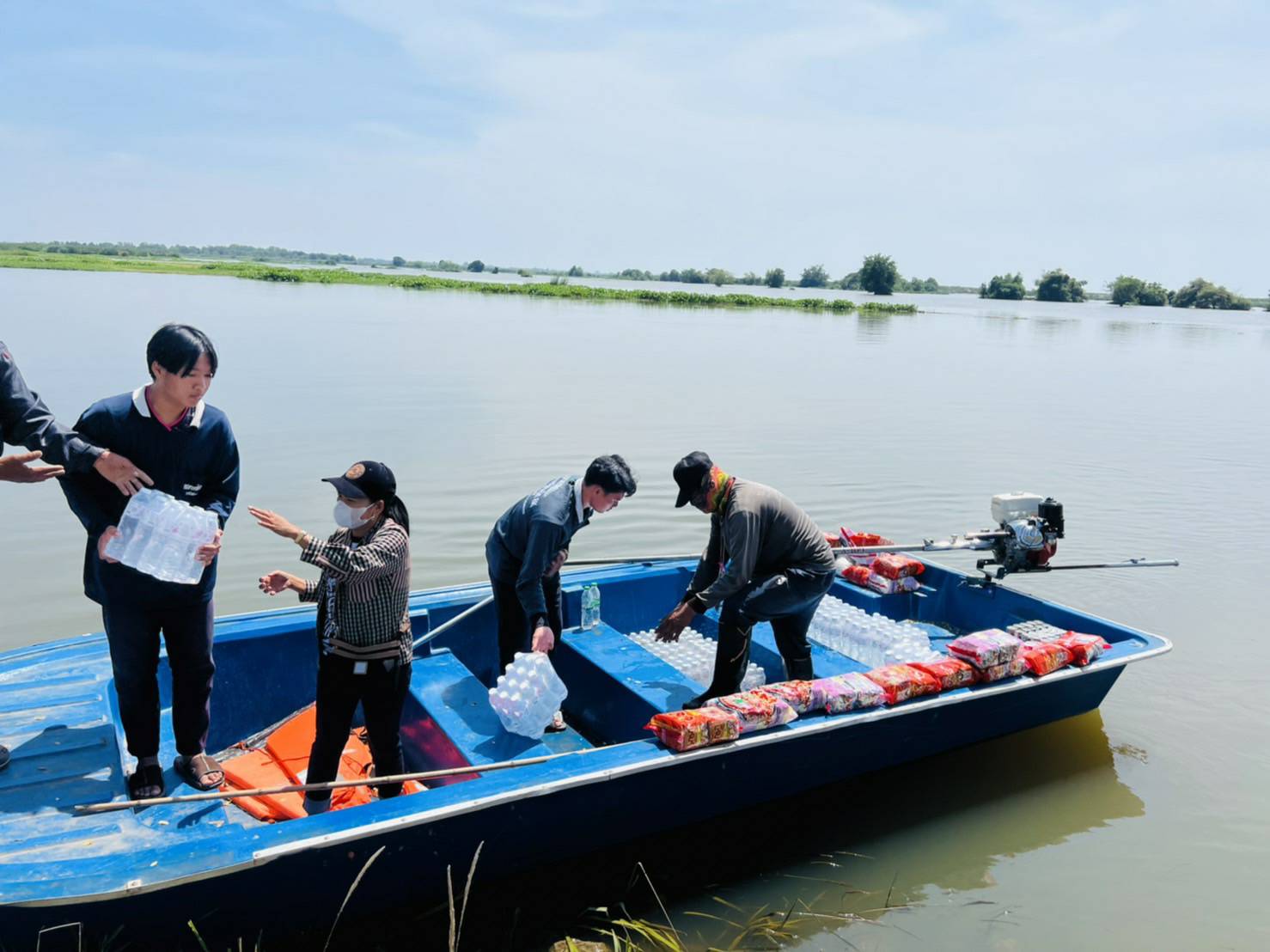 พช.ขอนแก่น : ผนึกกำลังคณะกรรมการเครือข่าย OTOP จังหวัดขอนแก่น ช่วยเหลือผู้ประสบอุทกภัยพื้นที่ 4 อำเภอ จังหวัดขอนแก่น