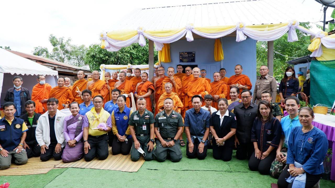 จังหวัดขอนแก่น : ผู้ว่าราชการจังหวัดขอนแก่น (นายไกรสร กองฉลาด) ส่งมอบบ้านให้กับครัวเรือนยากจนเป้าหมาย TPMAP “บ้านพลังบวร คนบ้านฝาง สร้างสุขเกื้อกูล” ตามนโยบายขับเคลื่อนการขจัดความยากจนและพัฒนาคนทุกช่วงวัยอย่างยั่งยืนตามหลักปรัชญาของเศรษฐกิจพอเพียง จังหวัดขอนแก่น ในพื้นที่อำเภอบ้านฝาง