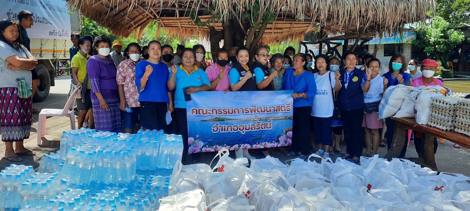 พช.ขอนแก่น : ผนึกกำลังคณะกรรมการพัฒนาสตรีจังหวัด(กพสจ.) ช่วยเหลือผู้ประสบอุทกภัยพื้นที่อำเภออุบลรัตน์ จังหวัดขอนแก่น