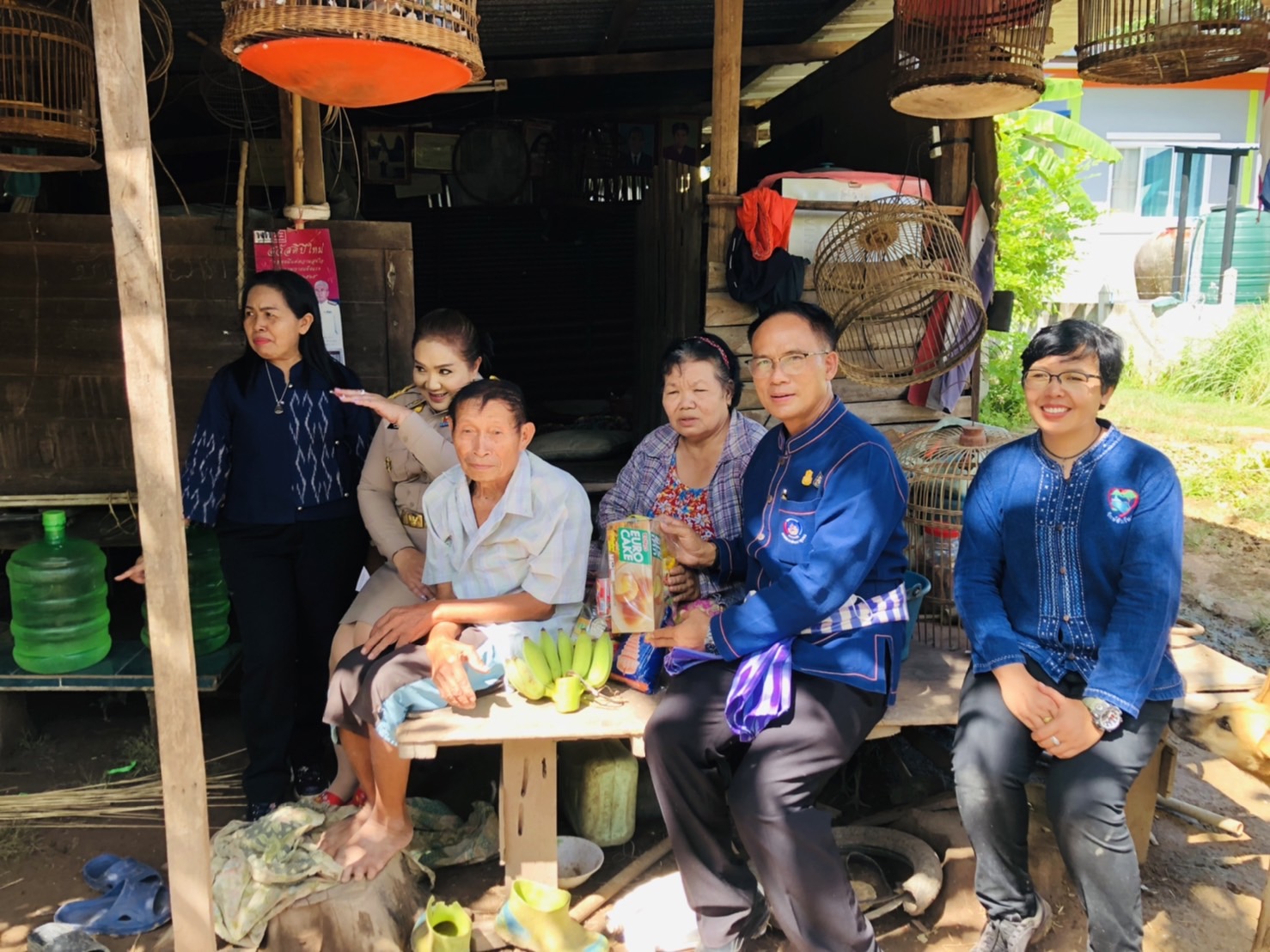 พช.ขอนแก่น : ลงพื้นที่เยี่ยมครัวเรือนยากจน ตามโครงการขจัดความยากจนและพัฒนาคนทุกช่วงวัยอย่างยั่งยืน ตามหลักปรัชญาของเศรษฐกิจพอเพียง ประจำปี 2565 ในพื้นที่อำเภอชุมแพ จังหวัดขอนแก่น