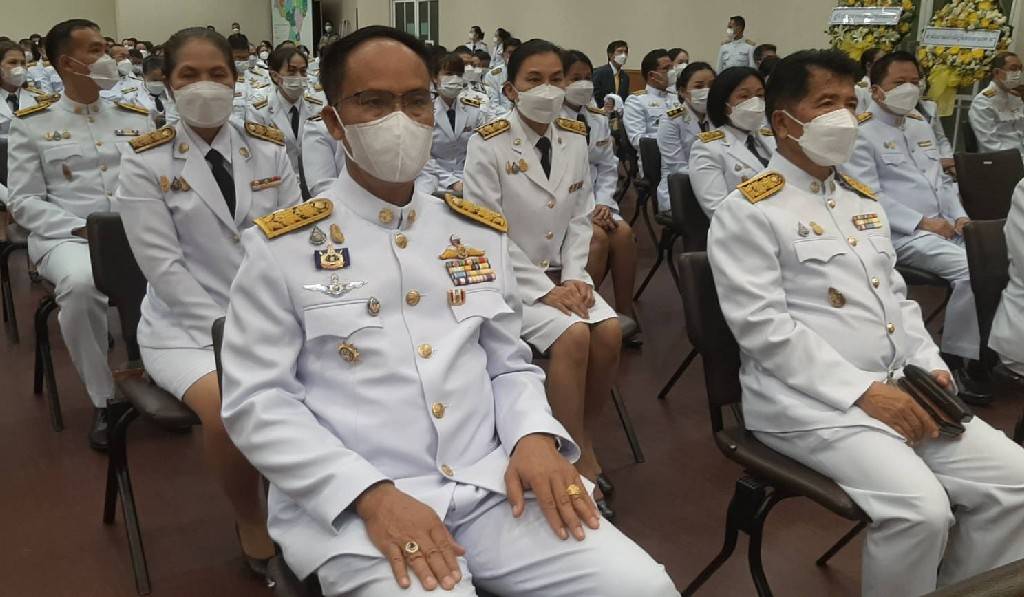พช.ขอนแก่น : ร่วมพิธีวางพวงมาลา น้อมรำลึกเนื่องในวันคล้ายวันสวรรคต พระบาทสมเด็จพระบรมชนกาธิเบศร มหาภูมิพลอดุลยเดชมหาราช บรมนาถบพิตร
