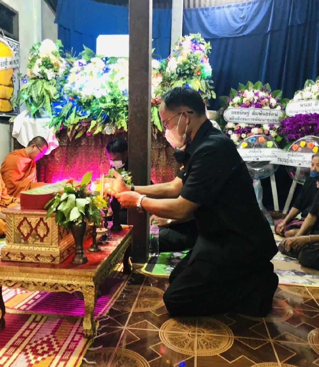 พช.ขอนแก่น : เป็นเจ้าภาพสวดพระอภิธรรมศพคุณพ่อไมล์ อนุสุเรนทร์ บิดา นางสาวนกยูง อนุสุเรนทร์ นักวิชาการพัฒนาชุมชนชำนาญการ  สำนักงานพัฒนาชุมชนอำเภอเปือยน้อย