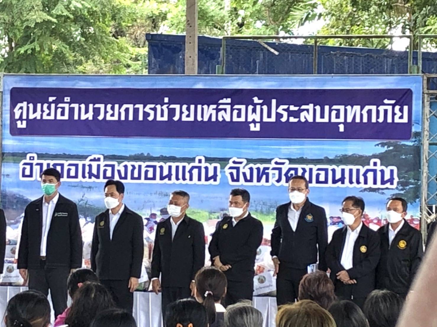 จังหวัดขอนแก่น :  นายกรัฐมนตรี (พล.อ.ประยุทธ์ จันทร์โอชา) ลงพื้นที่ขอนแก่น ตรวจสถานการณ์น้ำท่วม เยี่ยมผู้ประสบภัย