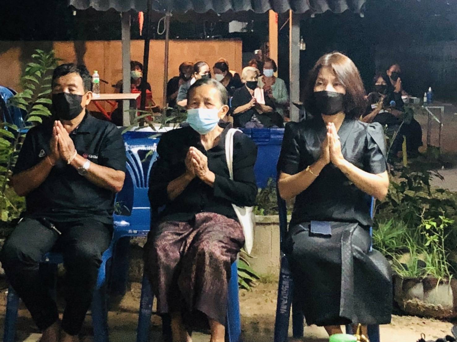 พช.ขอนแก่น : เป็นเจ้าภาพสวดพระอภิธรรมศพคุณพ่อไมล์ อนุสุเรนทร์ บิดา นางสาวนกยูง อนุสุเรนทร์ นักวิชาการพัฒนาชุมชนชำนาญการ  สำนักงานพัฒนาชุมชนอำเภอเปือยน้อย