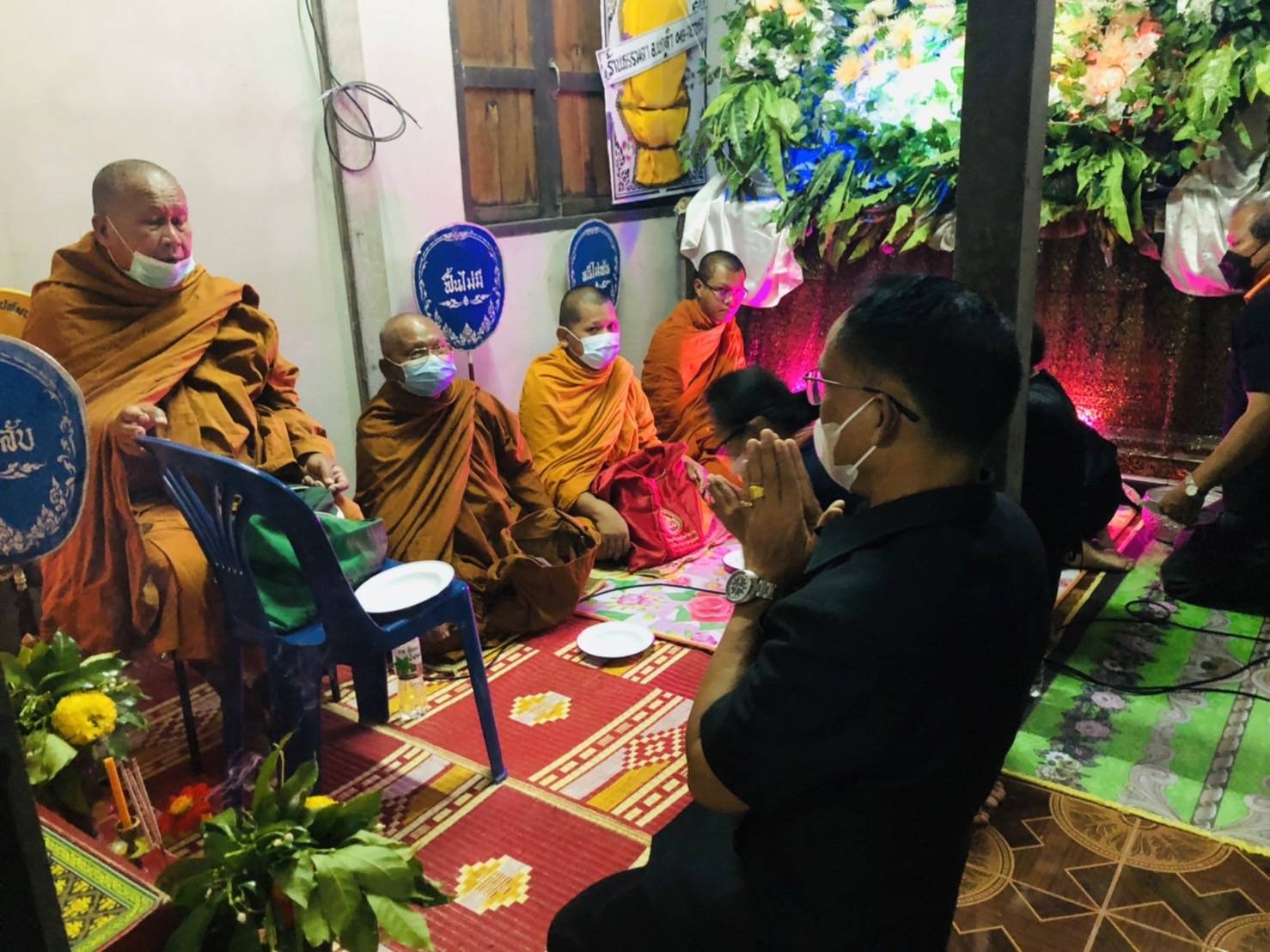 พช.ขอนแก่น : เป็นเจ้าภาพสวดพระอภิธรรมศพคุณพ่อไมล์ อนุสุเรนทร์ บิดา นางสาวนกยูง อนุสุเรนทร์ นักวิชาการพัฒนาชุมชนชำนาญการ  สำนักงานพัฒนาชุมชนอำเภอเปือยน้อย