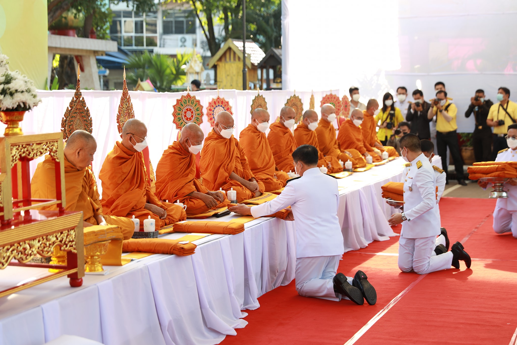 พช.ขอนแก่น : ร่วมพิธีทำบุญตักบาตรถวายพระราชกุศล เนื่องในวันคล้ายวันสวรรคตพระบาทสมเด็จพระบรมชนกาธิเบศรมหาภูมิพลอดุลยเดชมหาราช บรมนาถบพิตร 13 ตุลาคม 2565