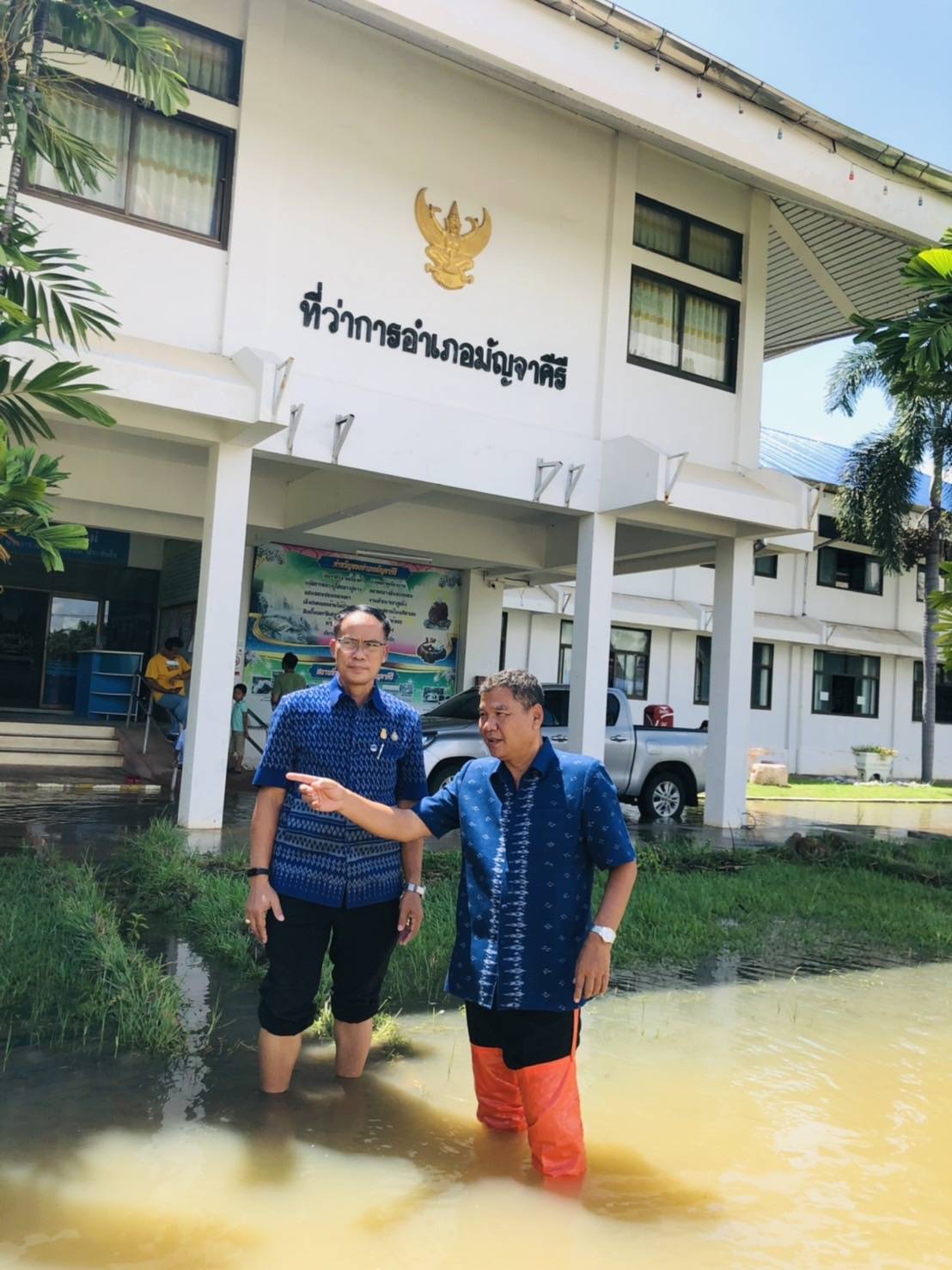 พช.ขอนแก่น : ลงพื้นตรวจเยี่ยมพร้อมให้กำลังใจแก่เจ้าหน้าที่พัฒนาชุมชนผู้ปฏิบัติงาน ภายใต้สถานการณ์น้ำท่วม ในพื้นที่อำเภอพระยืน อำเภอมัญจาคีรี และอำเภอชนบท  เพื่อขับเคลื่อนภารกิจกรมการพัฒนาชุมชน ในการยกระดับคุณภาพชีวิตประชาชน