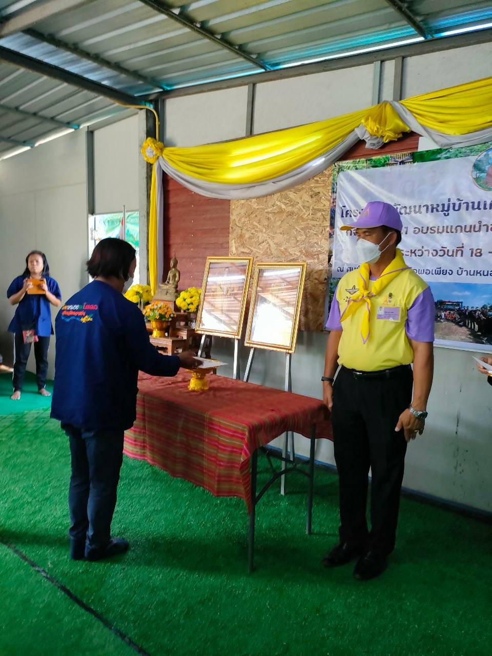 ขอนแก่น : จัดพิธีปิดการฝึกอบรมโครงการพัฒนาหมู่บ้านเศรษฐกิจพอเพียง กิจกรรมที่ 1 สร้างและพัฒนากลไกขับเคลื่อนในระดับพื้นที่ กิจกรรมที่1.1 อบรมแกนนำขับเคลื่อนหมู่บ้านเศรษฐกิจพอเพียง