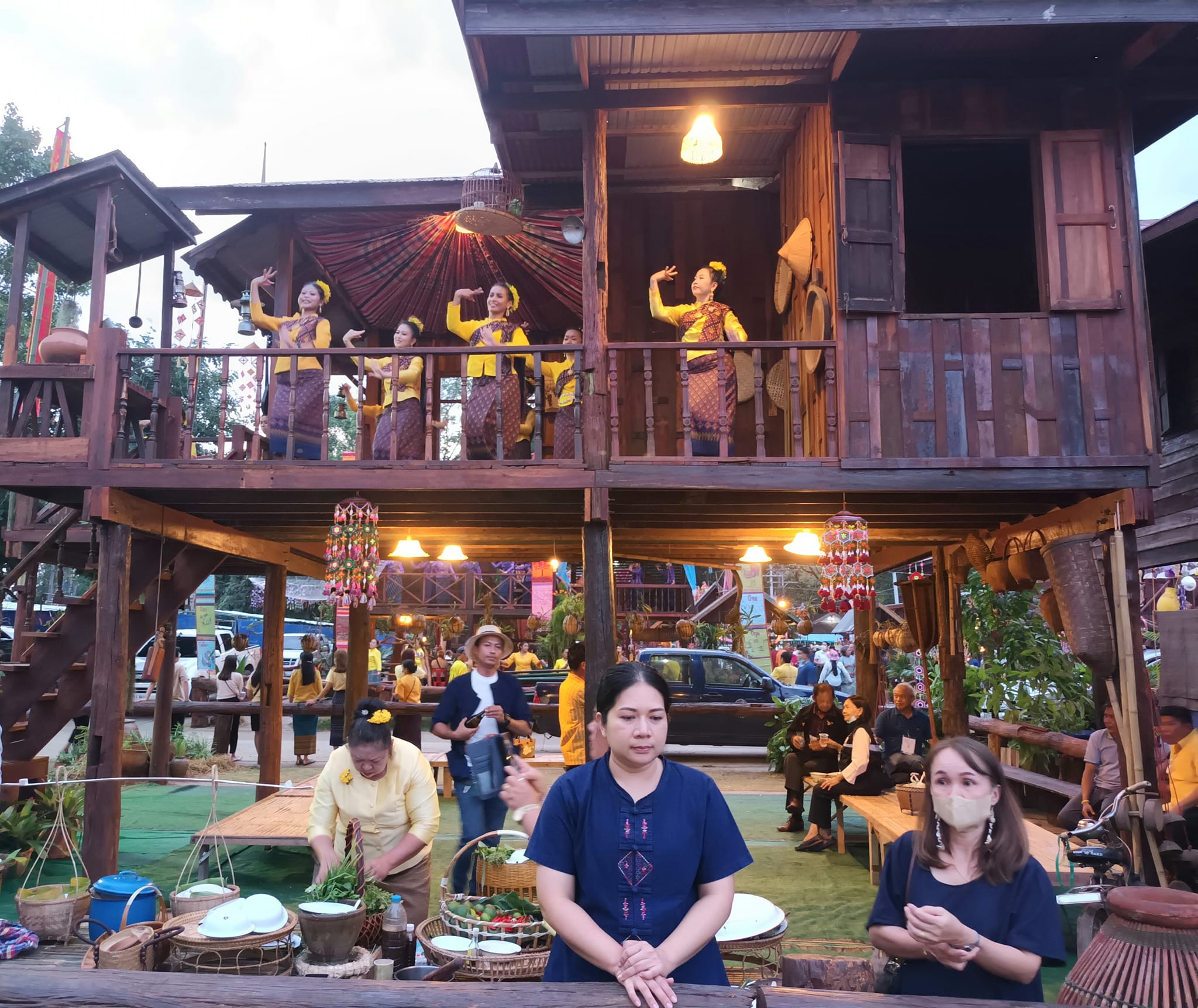 พช.ขอนแก่น : ร่วมพิธีขึ้นบ้านใหม่ “เฮือนโบราณ วิถีไทบ้านขอนแก่น”งานเทศกาลไหมนานาชาติ ประเพณีผูกเสี่ยวงานกาชาดจังหวัดขอนแก่น และงานขอนแก่นชอฟต์พาวเวอร์ ประจำปี 2565