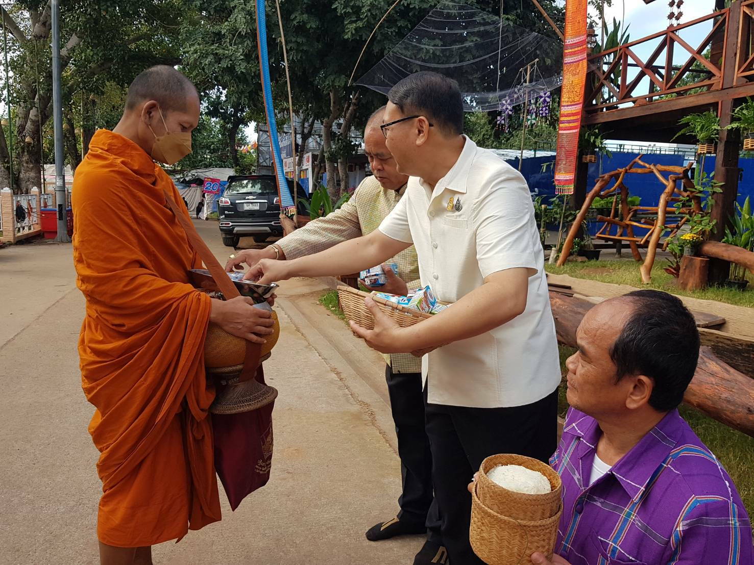 จังหวัดขอนแก่น ทำบุญตักบาตรข้าวเหนียว อาหารสำเร็จ เพื่อความสิริมงคลงานเทศกาลไหมนานาชาติฯ ปี2565