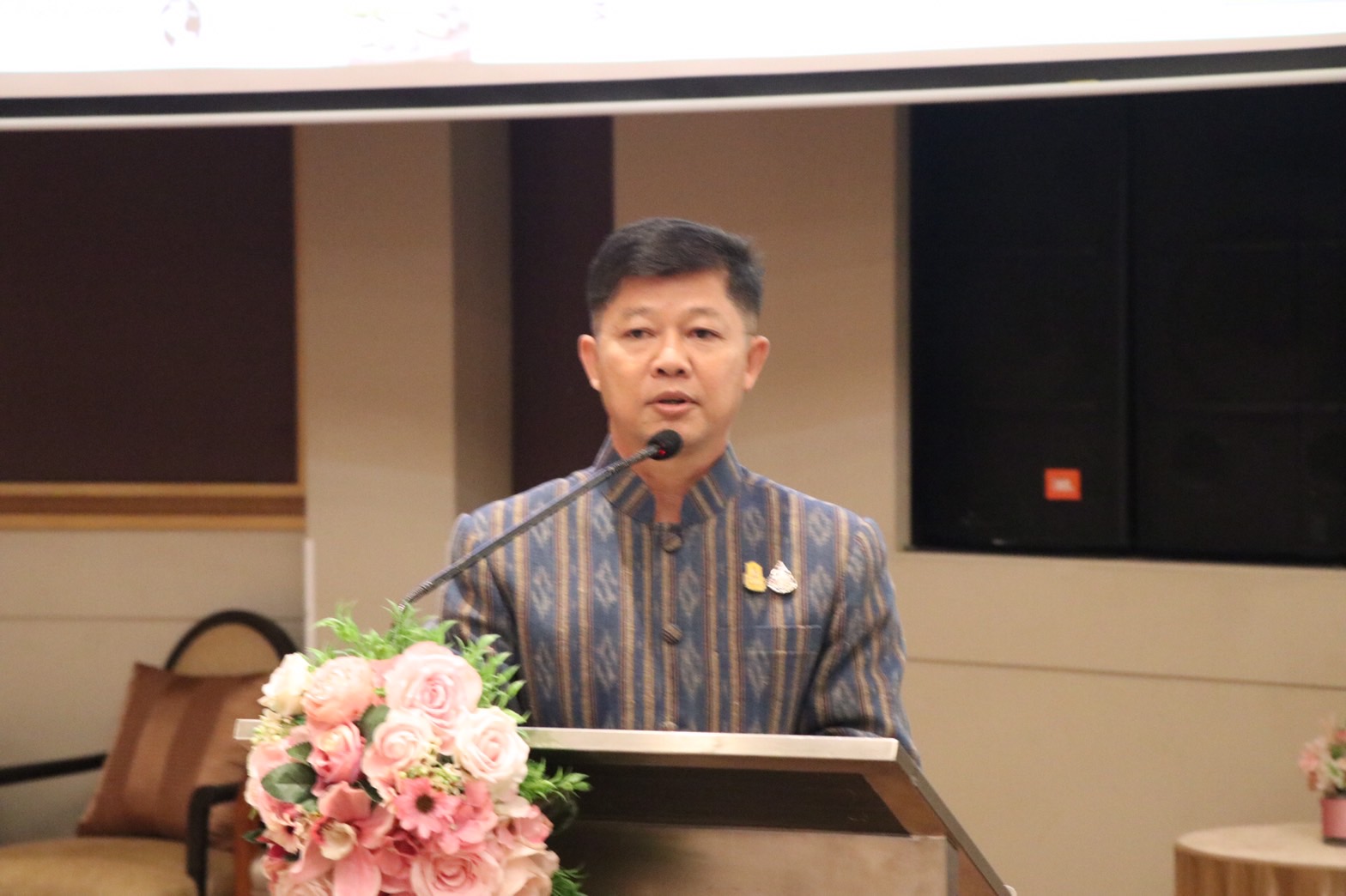 พช.ขอนแก่น : ร่วมประชุมมอบนโยบายและแนวทางการดำเนินงานพัฒนาชุมชน ประจำปีงบประมาณ พ.ศ. 2566 ณ ห้องแกรนด์บอลรูม ชั้น 4 โรงแรมมิราเคิล แกรนด์ คอนเวนชั่น กรุงเทพมหานคร ระหว่างวันที่ 7-8 พฤศจิกายน 2565
