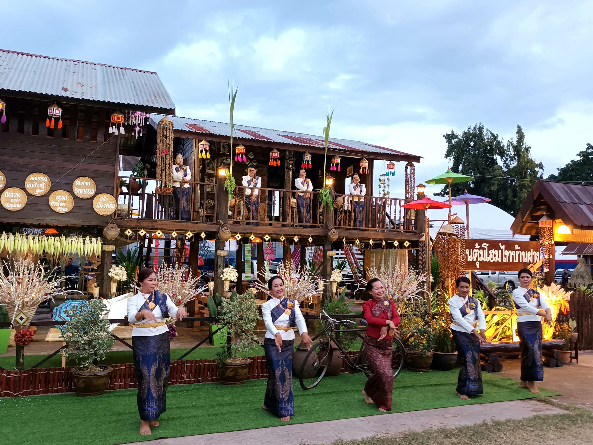 พช.ขอนแก่น : ร่วมพิธีขึ้นบ้านใหม่ “เฮือนโบราณ วิถีไทบ้านขอนแก่น”งานเทศกาลไหมนานาชาติ ประเพณีผูกเสี่ยวงานกาชาดจังหวัดขอนแก่น และงานขอนแก่นชอฟต์พาวเวอร์ ประจำปี 2565