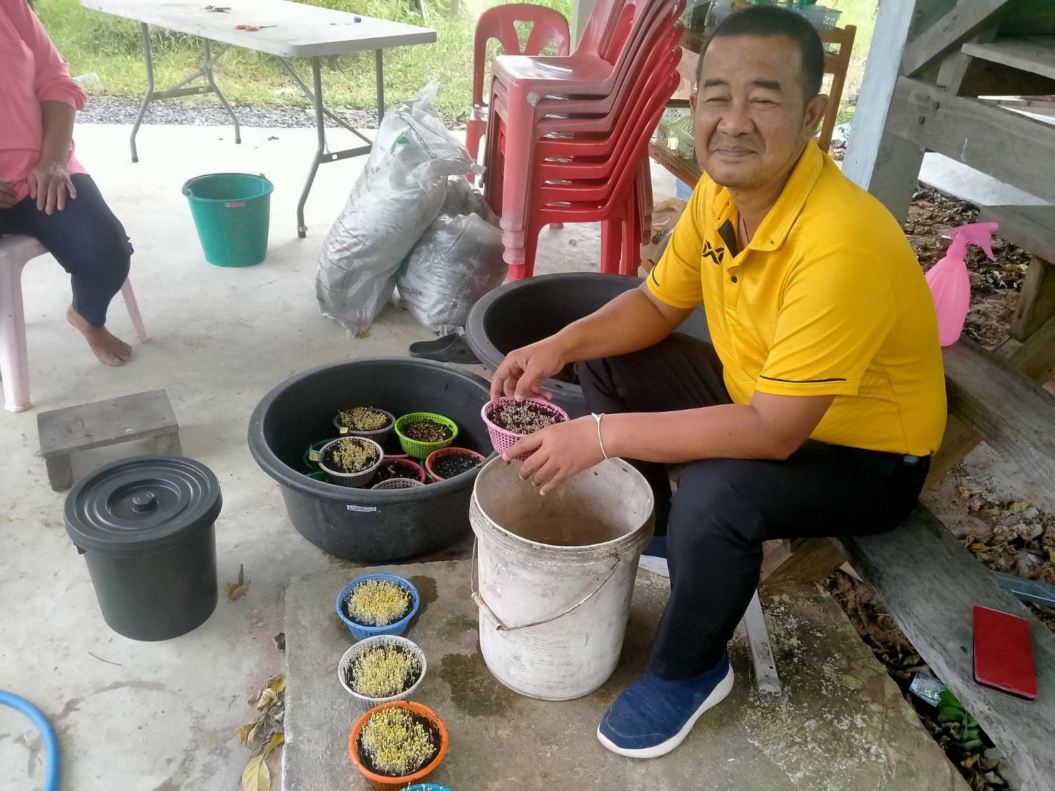 จังหวัดขอนแก่น : เร่งเครื่องเดินหน้าขับเคลื่อนการน้อมนำแนวพระราชดำริของสมเด็จพระกนิษฐาธิราชเจ้า กรมสมเด็จพระเทพรัตนราชสุดา ฯ สยามบรมราชกุมารี สร้างความมั่นคงทางอาหาร สู่ปฏิบัติการปลูกผักสวนครัวเพื่อสร้างความมั่นคงทางอาหาร ย้ำภายใน 30 พฤศจิกายน 2565 ทุกอำเภอ ปลูกพืชผักสวนครัว ครบ 100 %