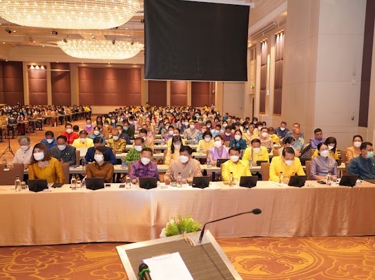 พช.ขอนแก่น : ร่วมประชุมมอบนโยบายและแนวทางการดำเนินงานพัฒนาชุมชน ประจำปีงบประมาณ พ.ศ. 2566 ณ ห้องแกรนด์บอลรูม ชั้น 4 โรงแรมมิราเคิล แกรนด์ คอนเวนชั่น กรุงเทพมหานคร ระหว่างวันที่ 7-8 พฤศจิกายน 2565