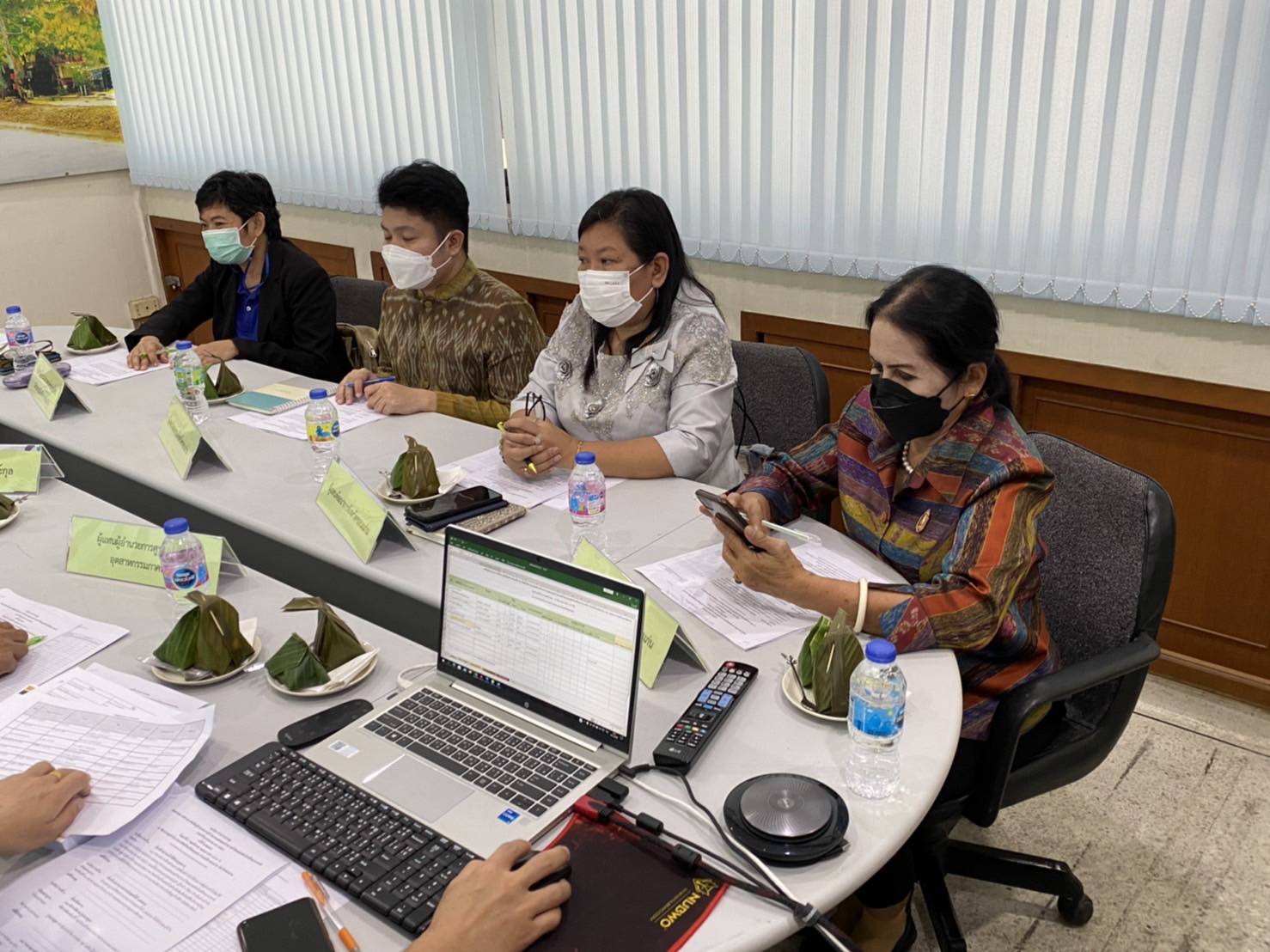 พช.ขอนแก่น : ร่วมประชุมคณะกรรมการพิจารณาคัดเลือกผู้ประกอบการเข้าร่วมงานแสดงและจำหน่ายผ้าไหมและผลิตภัณฑ์ไหมนานาชาติ ประจำปีงบประมาณ พ.ศ. 2566 ครั้งที่ 2/2565