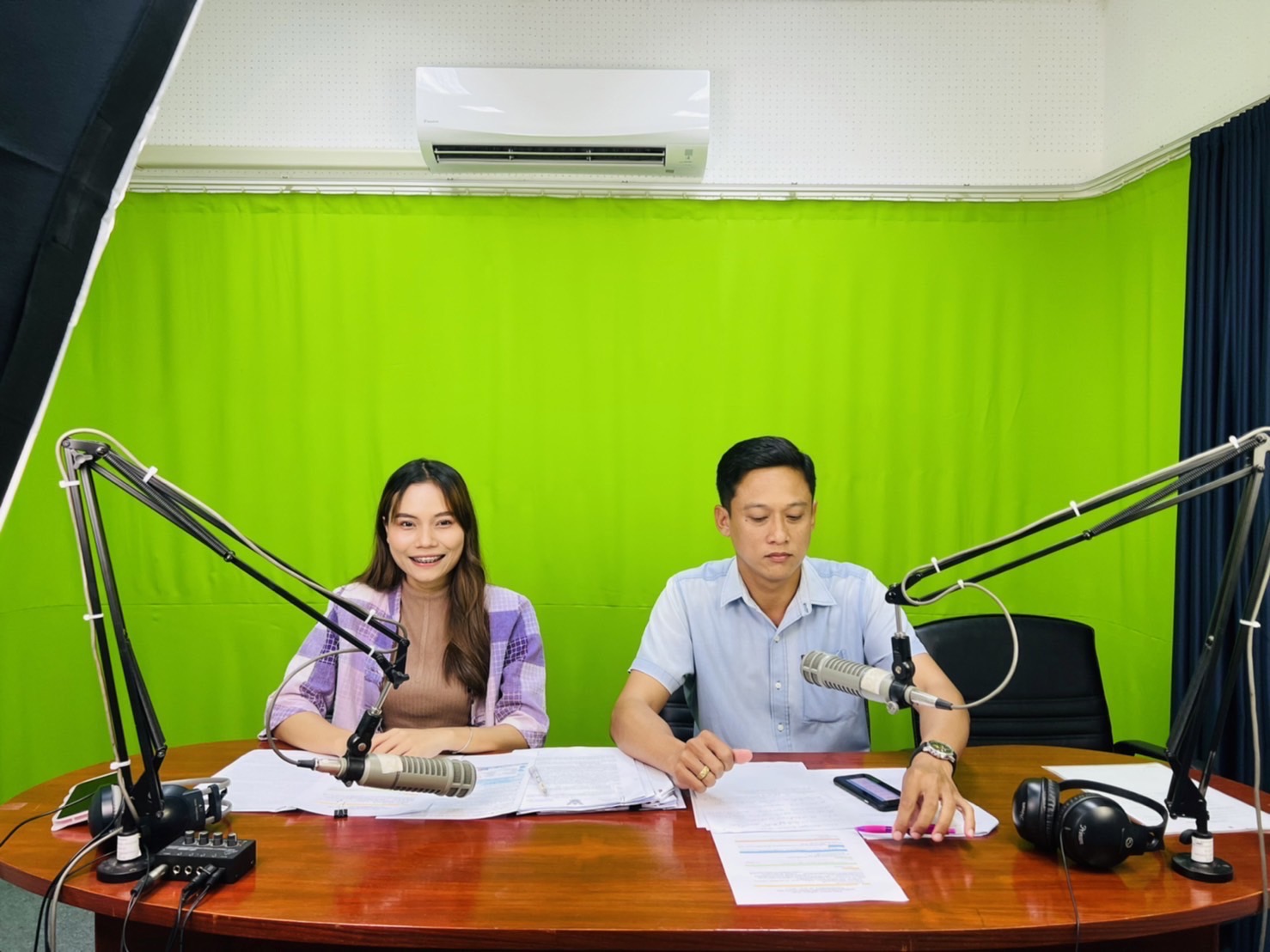 พช.ขอนแก่น :  ดำเนินรายการ “รอบรั้วชุมชน…คน พช.” ทางสวท.ขอนแก่น  FM 99.50 MHz / AM 621 KHz