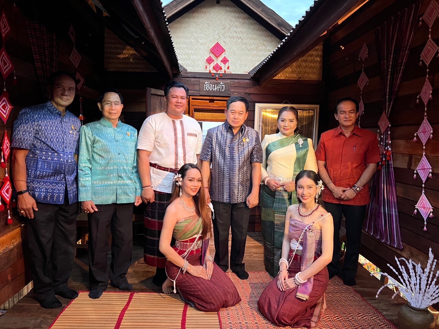 พช.ขอนแก่น : ร่วมพิธีขึ้นบ้านใหม่ “เฮือนโบราณ วิถีไทบ้านขอนแก่น”งานเทศกาลไหมนานาชาติ ประเพณีผูกเสี่ยวงานกาชาดจังหวัดขอนแก่น และงานขอนแก่นชอฟต์พาวเวอร์ ประจำปี 2565