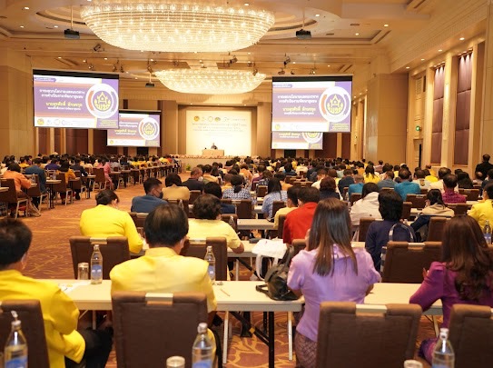 พช.ขอนแก่น : ร่วมประชุมมอบนโยบายและแนวทางการดำเนินงานพัฒนาชุมชน ประจำปีงบประมาณ พ.ศ. 2566 ณ ห้องแกรนด์บอลรูม ชั้น 4 โรงแรมมิราเคิล แกรนด์ คอนเวนชั่น กรุงเทพมหานคร ระหว่างวันที่ 7-8 พฤศจิกายน 2565